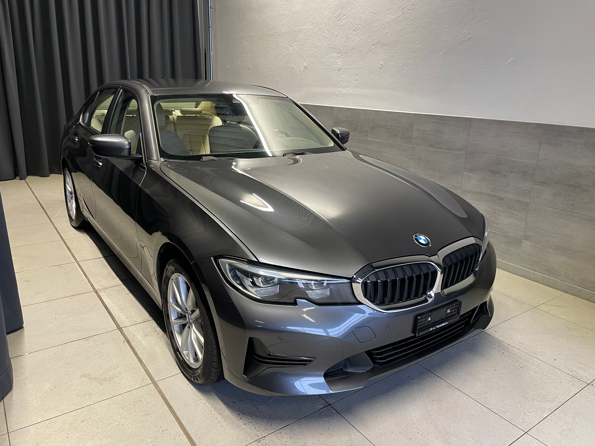 BMW 330e xDrive Steptronic (62)-image-0