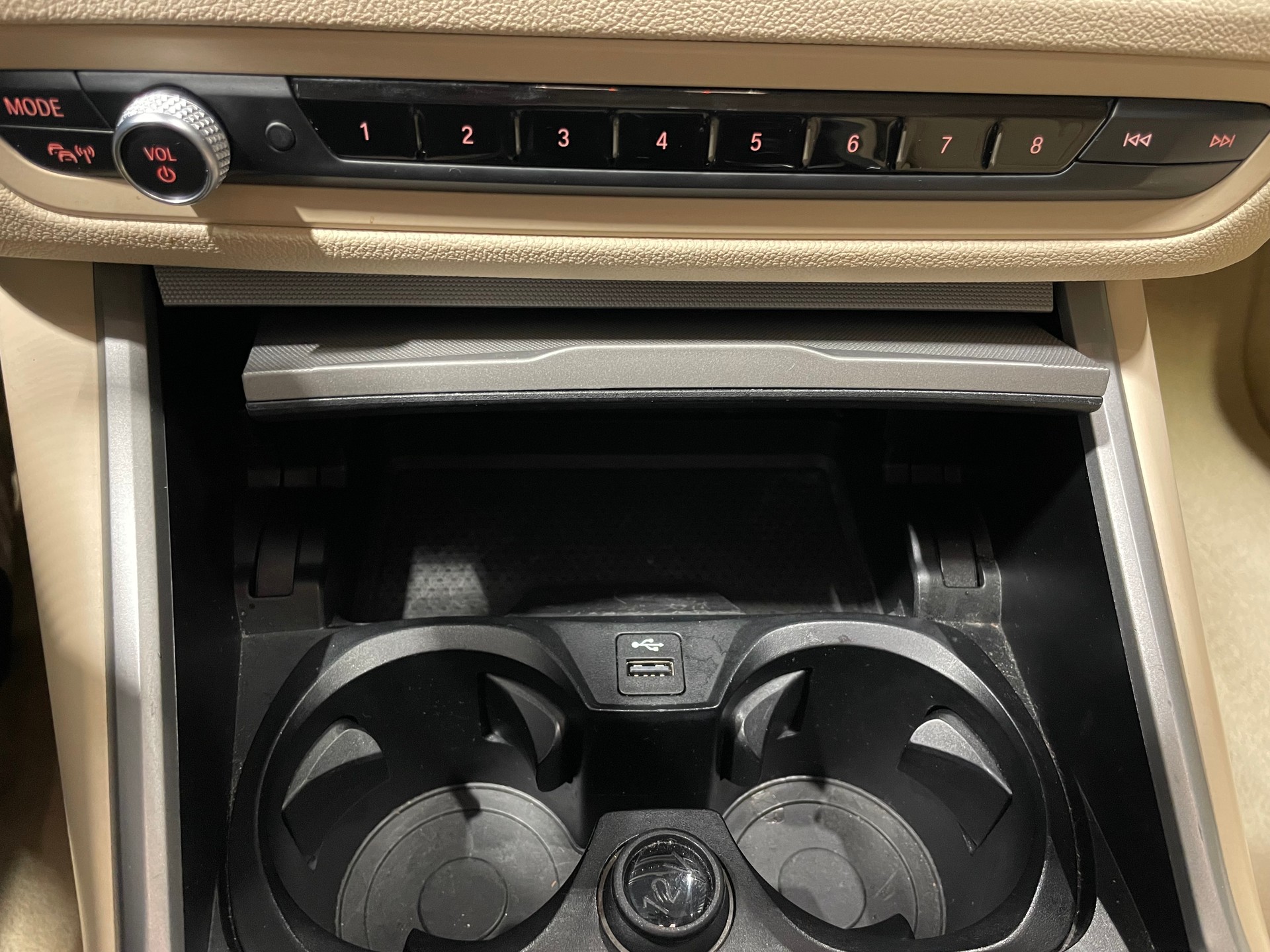 BMW 330e xDrive Steptronic (62)-image-15