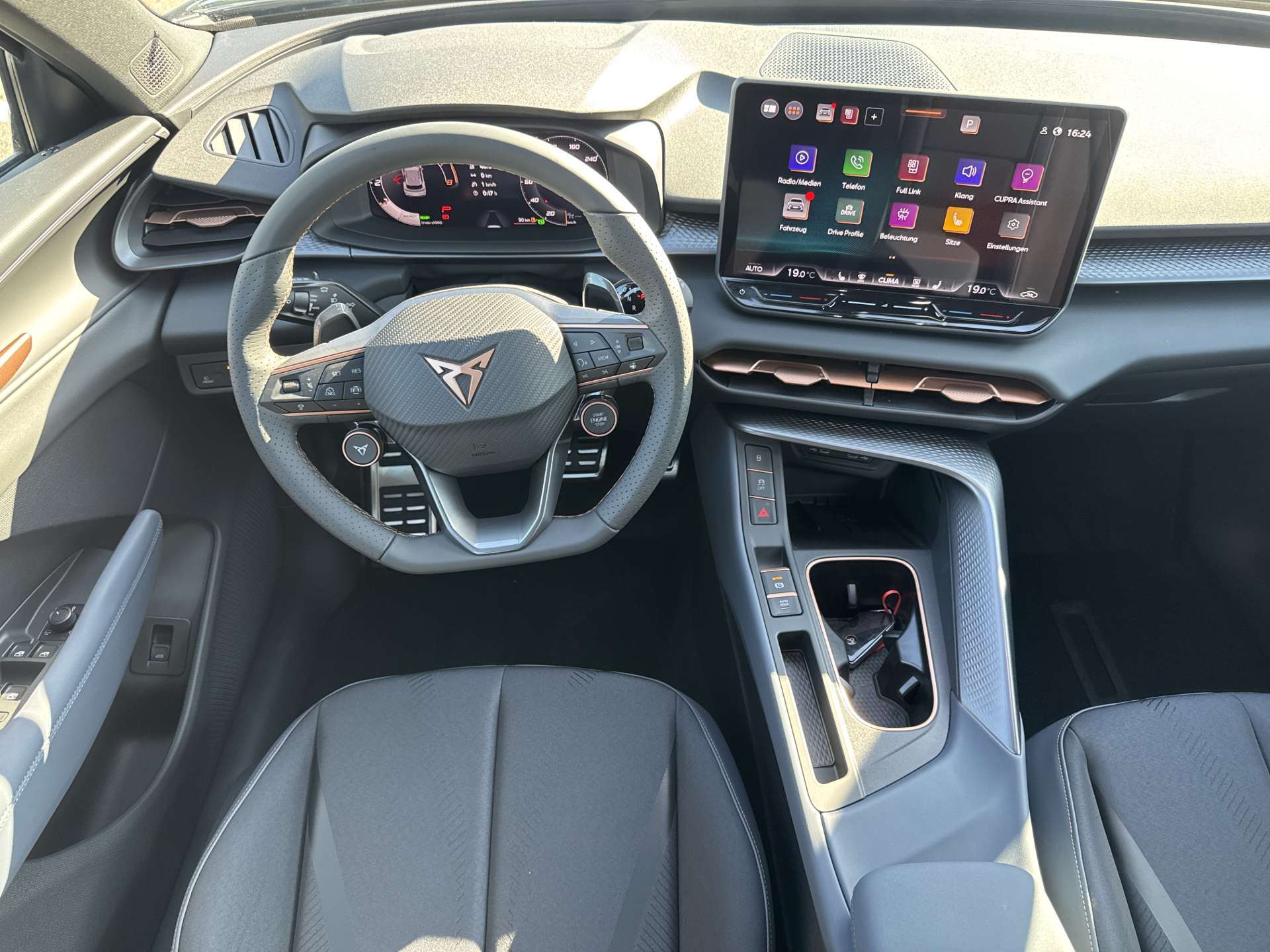 CUPRA Terramar 1.5 eTSi DSG-Automat-image-4