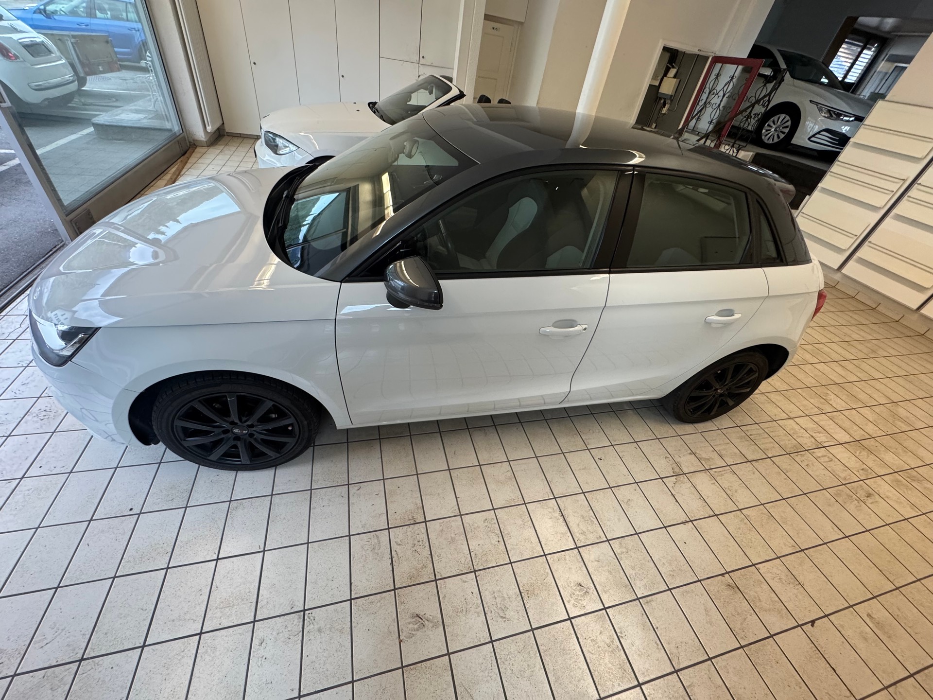 AUDI A1 Sportback 1.6 TDI Attraction DSG-image-3