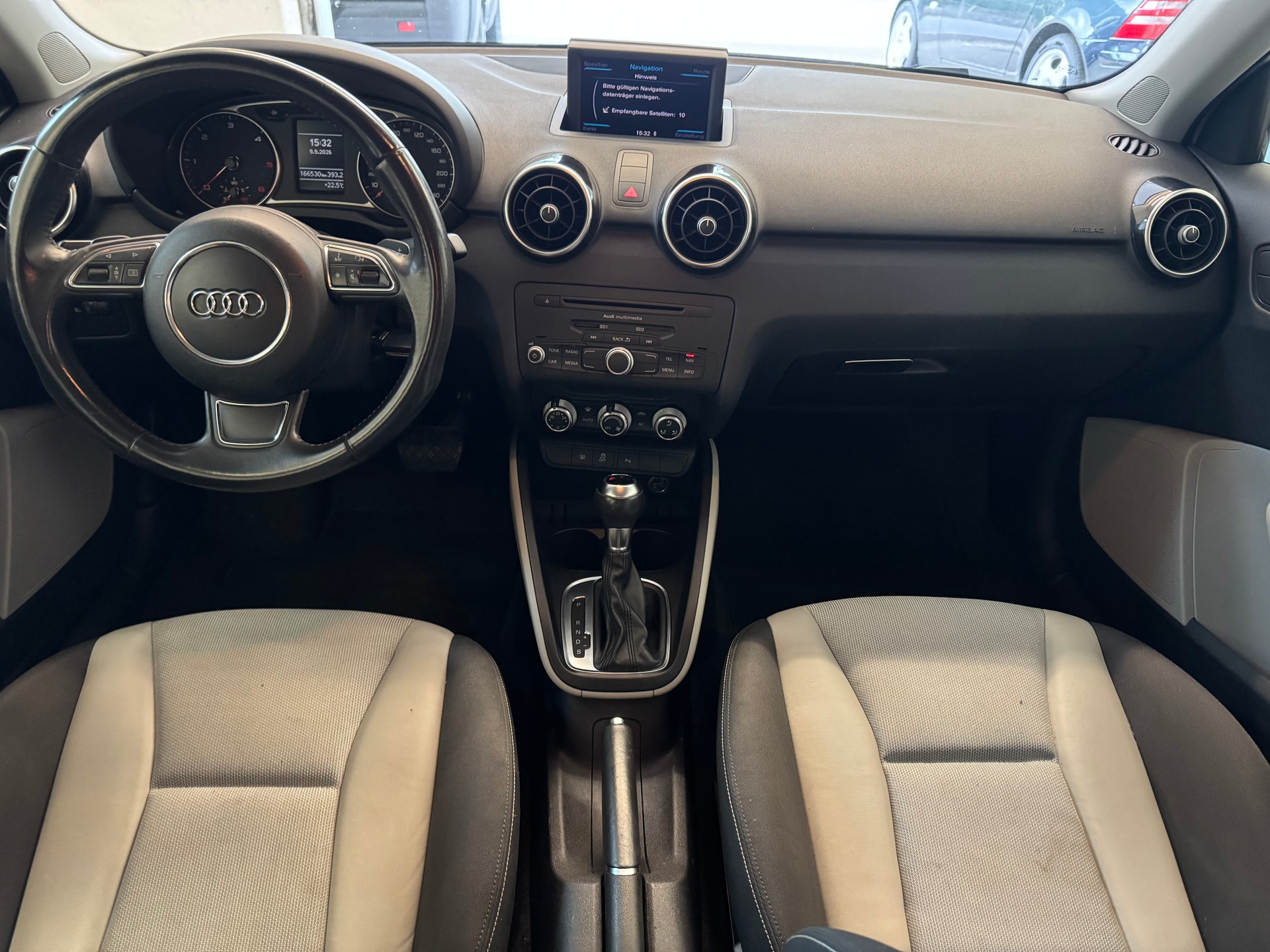 AUDI A1 Sportback 1.6 TDI Attraction DSG-image-6