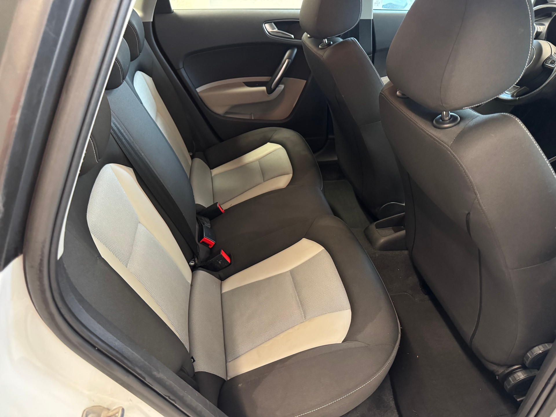 AUDI A1 Sportback 1.6 TDI Attraction DSG-image-10