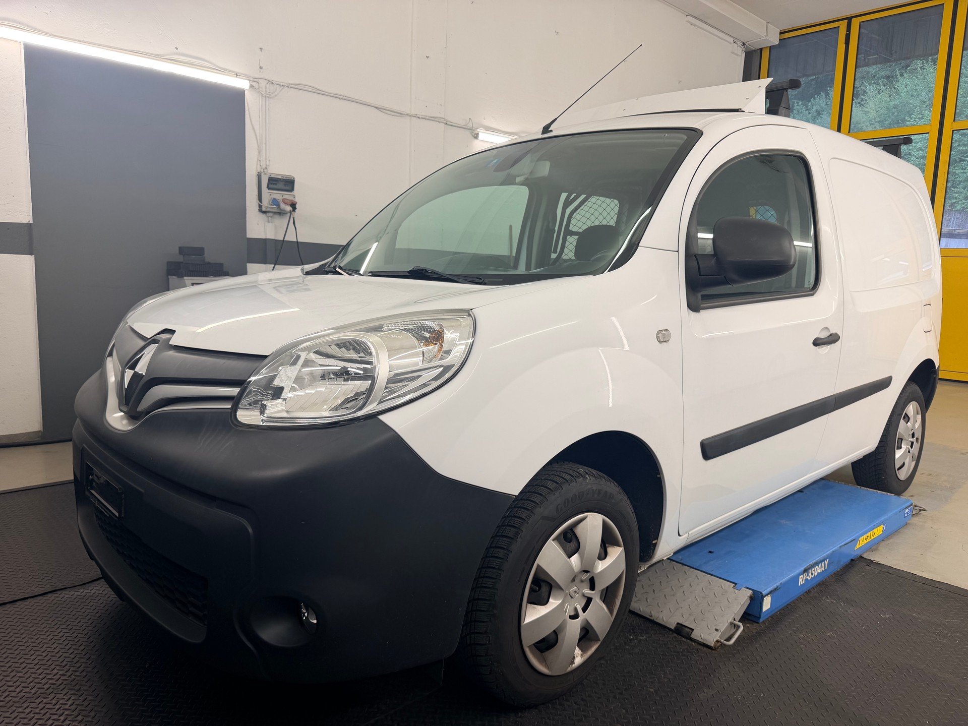 RENAULT Kangoo Medium TCe 115 ENERGY Business-image-0
