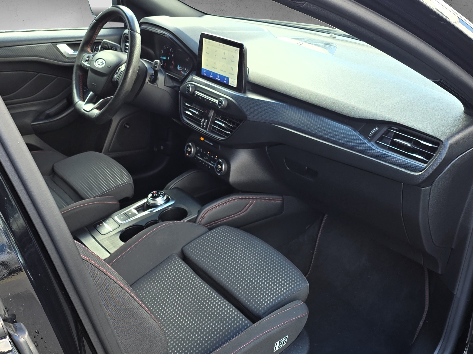 FORD Focus 1.5 SCTi ST Line X Automatic-image-9