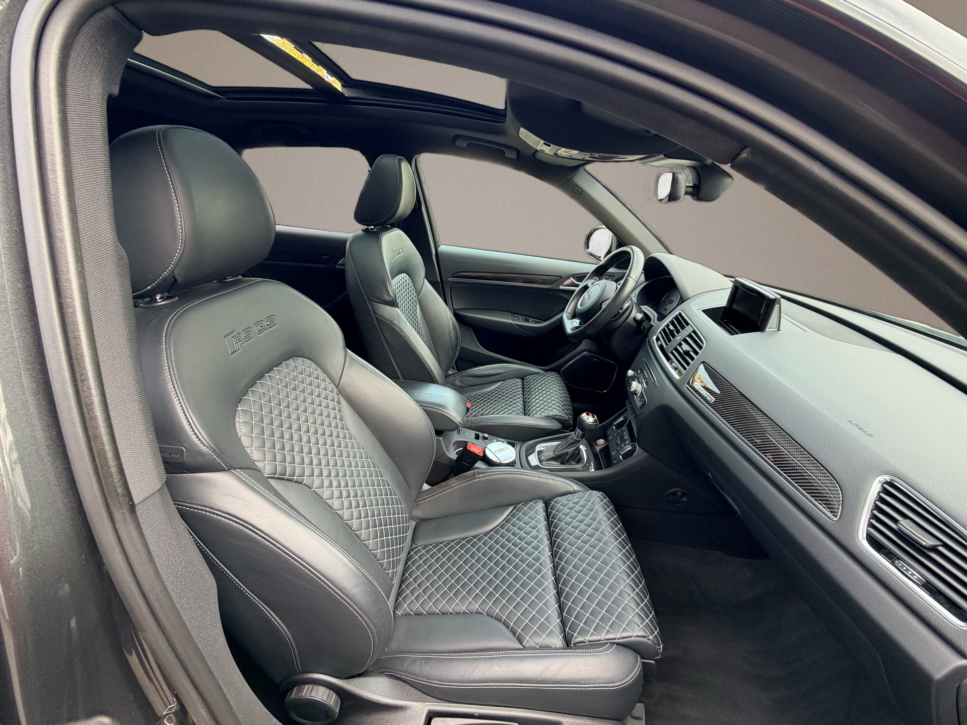 AUDI RS Q3 2.5 TFSI performance quattro S-tronic-image-8