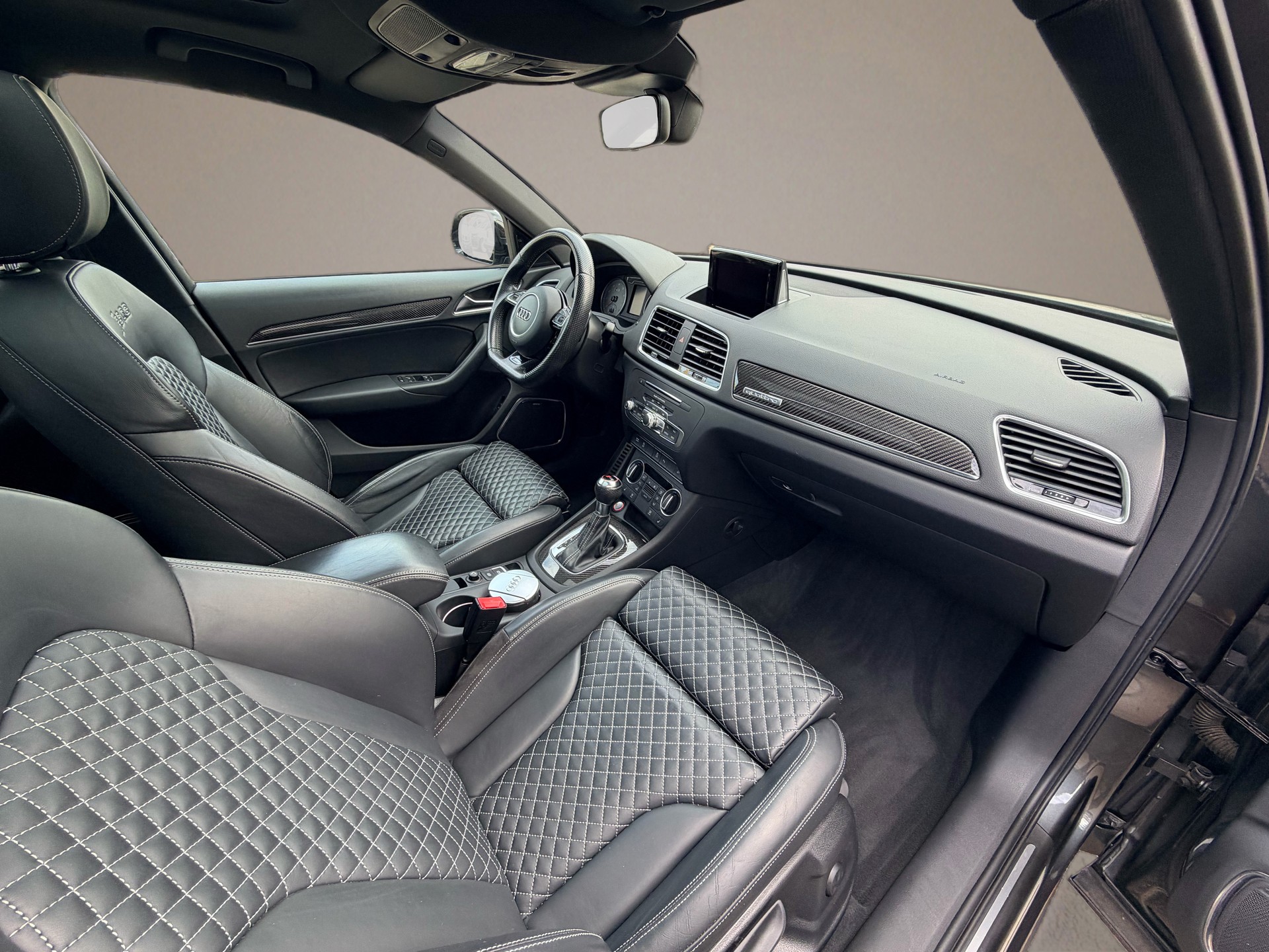 AUDI RS Q3 2.5 TFSI performance quattro S-tronic-image-9