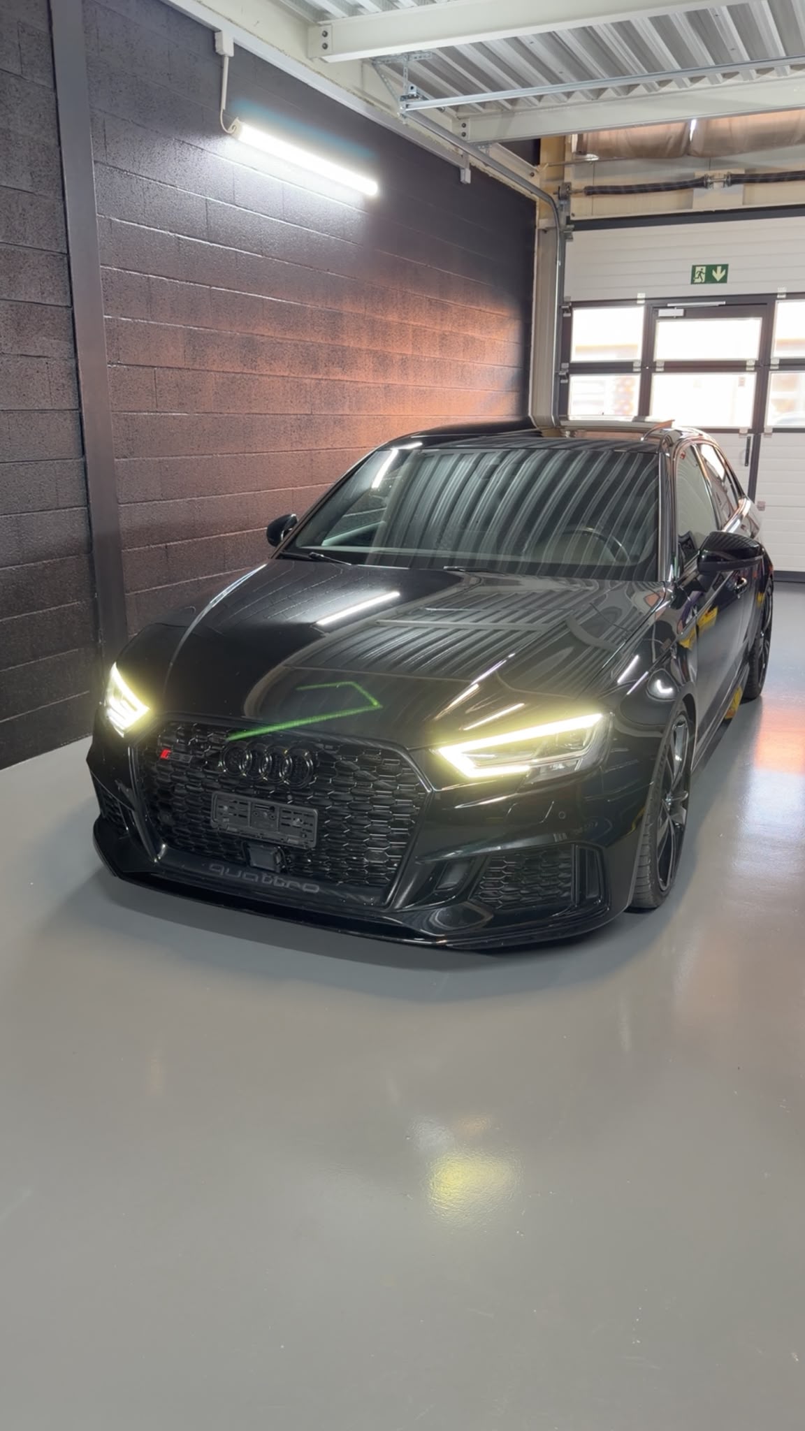AUDI RS3 Sportback 2.5 TSI quattro S-tronic-image-3