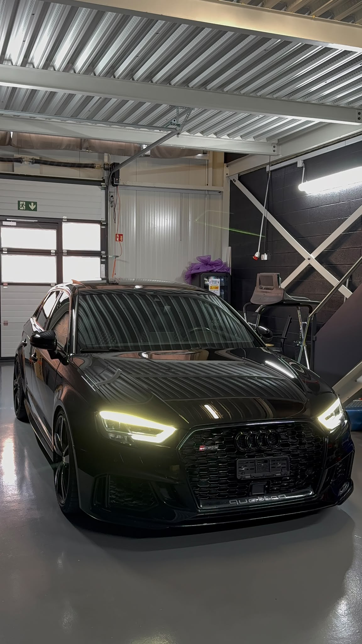 AUDI RS3 Sportback 2.5 TSI quattro S-tronic-image-2