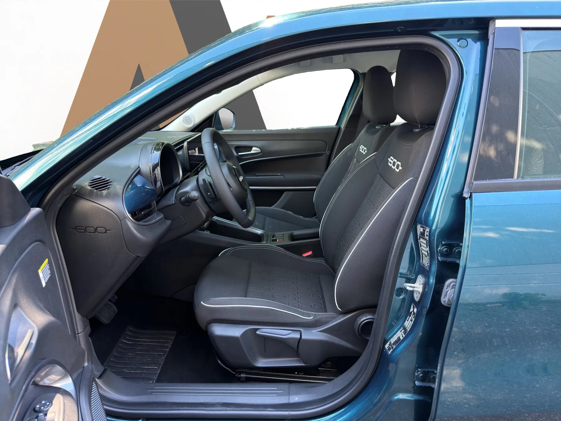 FIAT 600 1.2 Hybrid 145 Cult-image-8