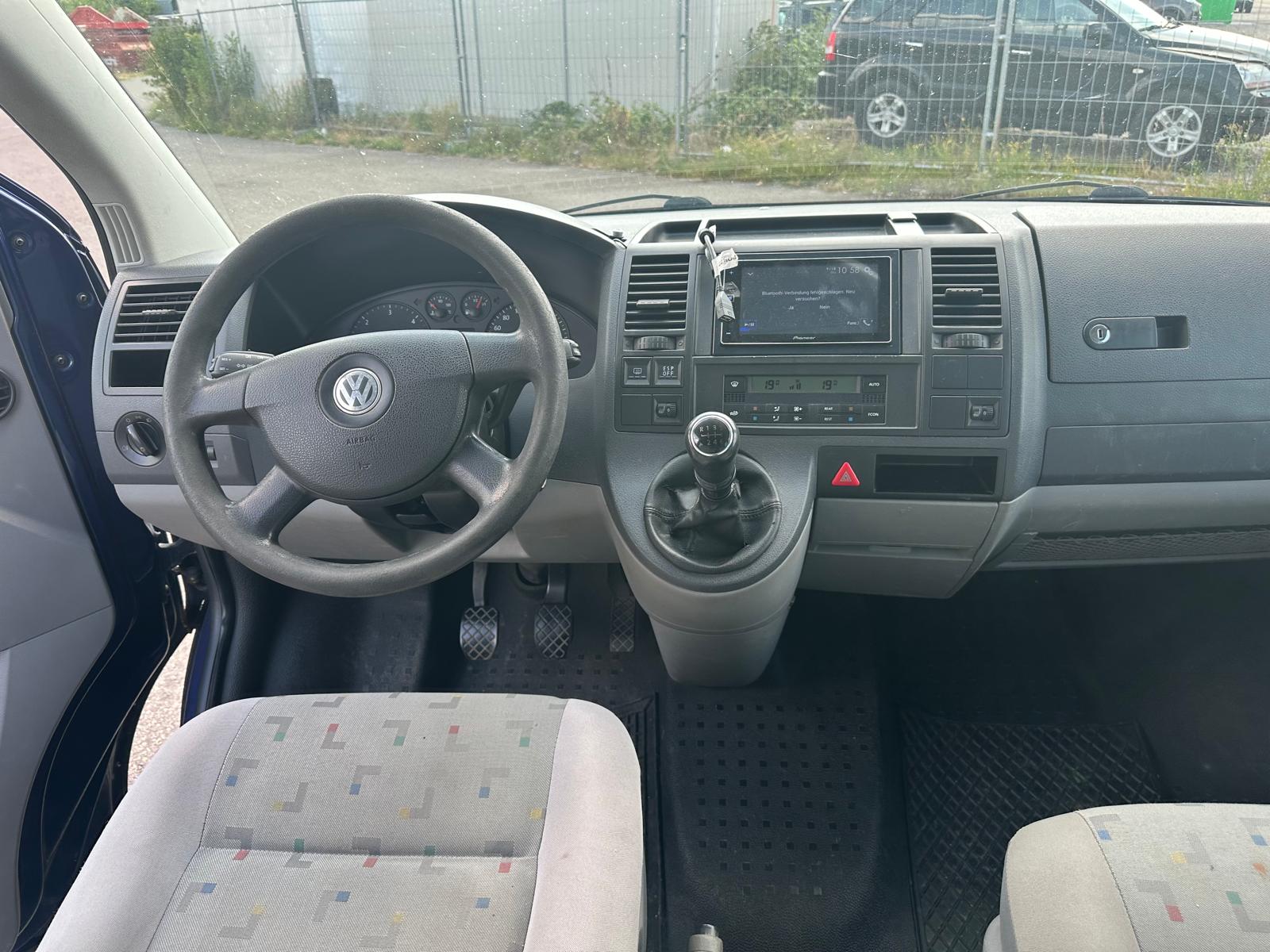 VW Caravelle-image-8