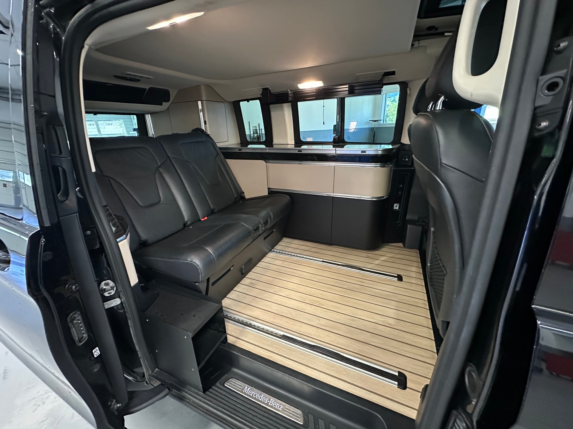 MERCEDES-BENZ 250 d 4matic-image-3