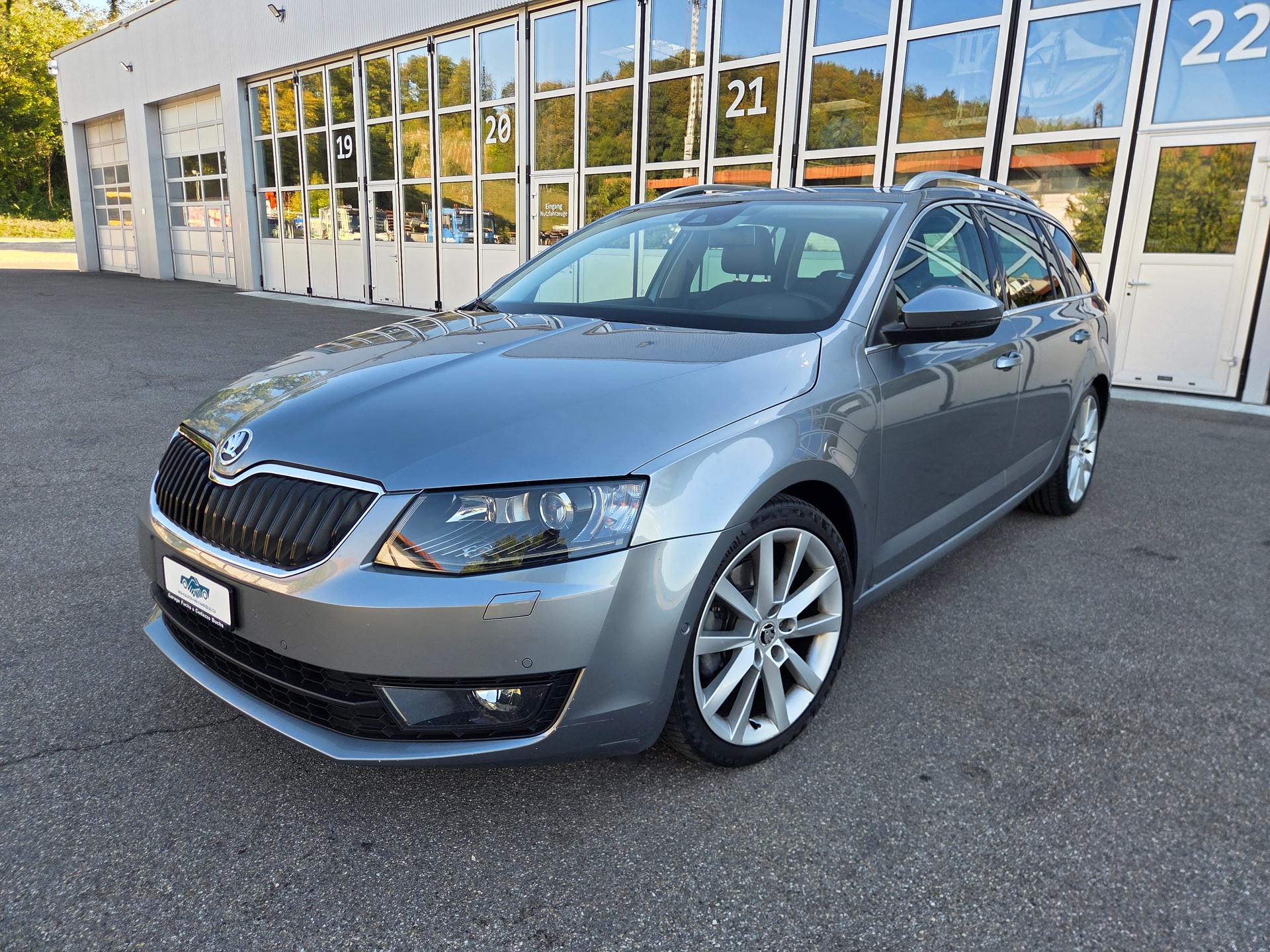 SKODA Octavia Combi 1.8 TSI Elegance 4x4 DSG-image-0