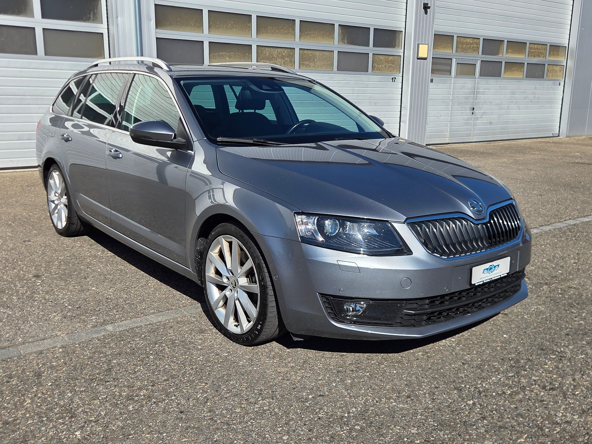 SKODA Octavia Combi 1.8 TSI Elegance 4x4 DSG-image-2