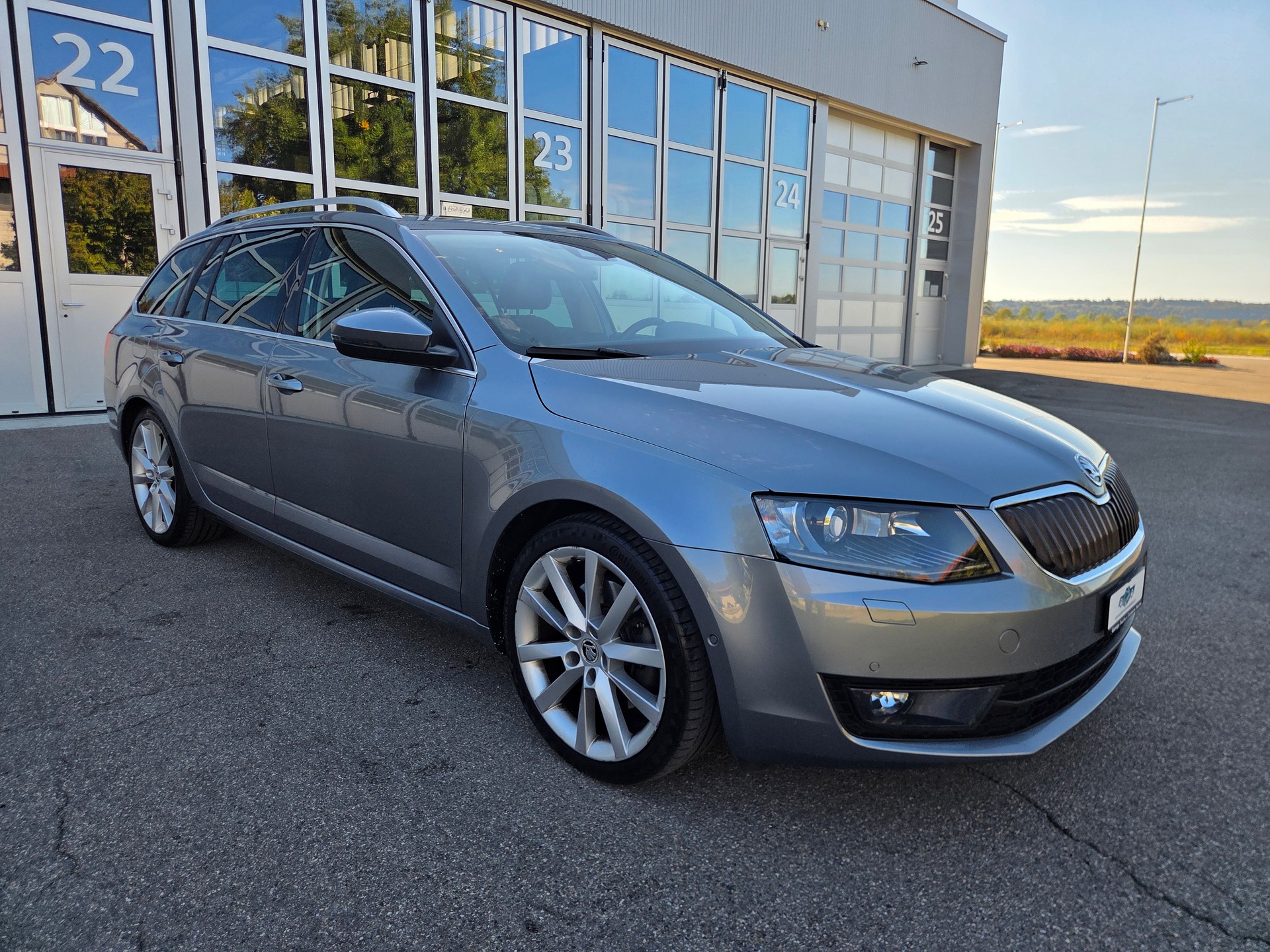 SKODA Octavia Combi 1.8 TSI Elegance 4x4 DSG-image-2
