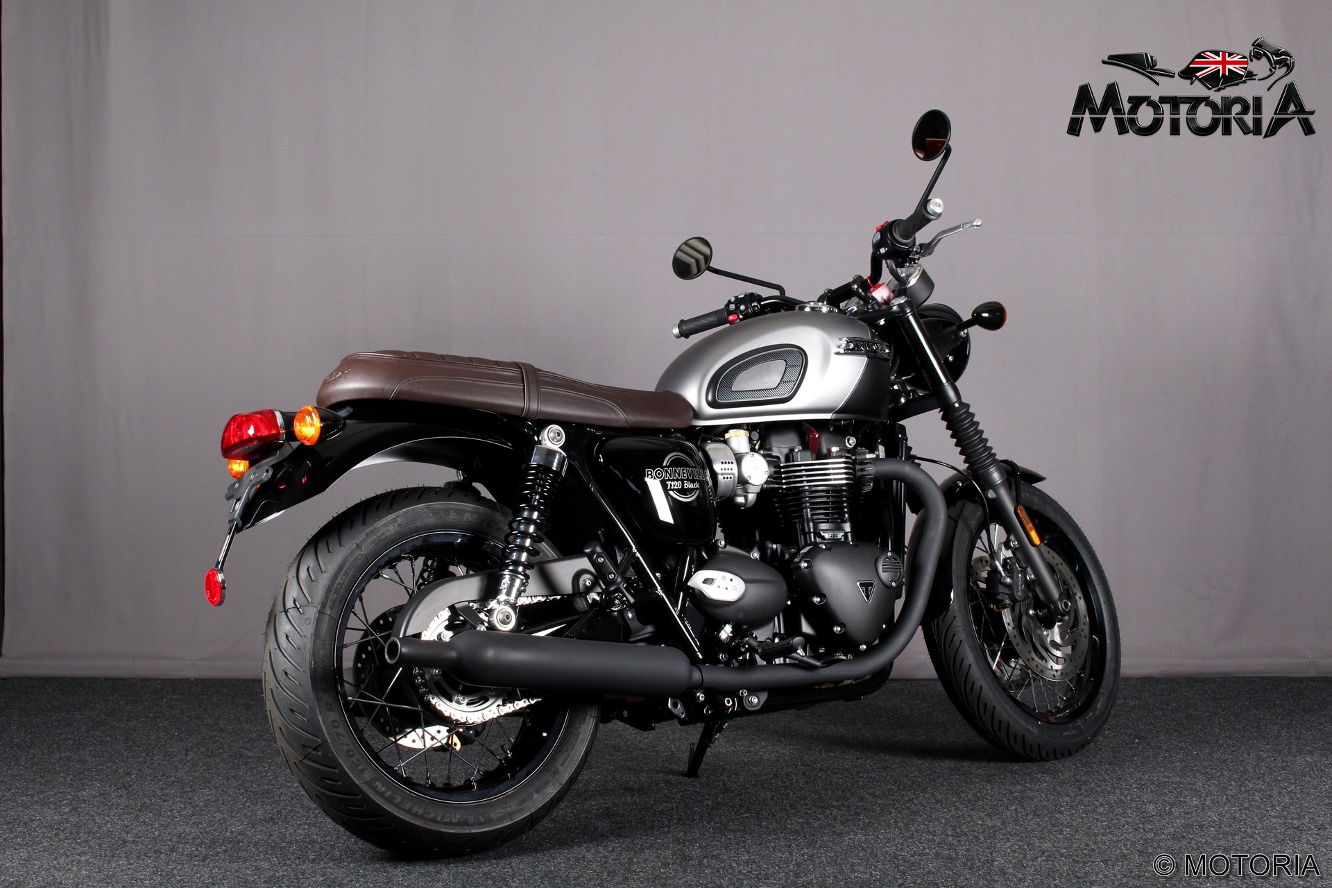 TRIUMPH Bonneville T120 Black (MY26 35kW / 58kW)-showroom-element-2