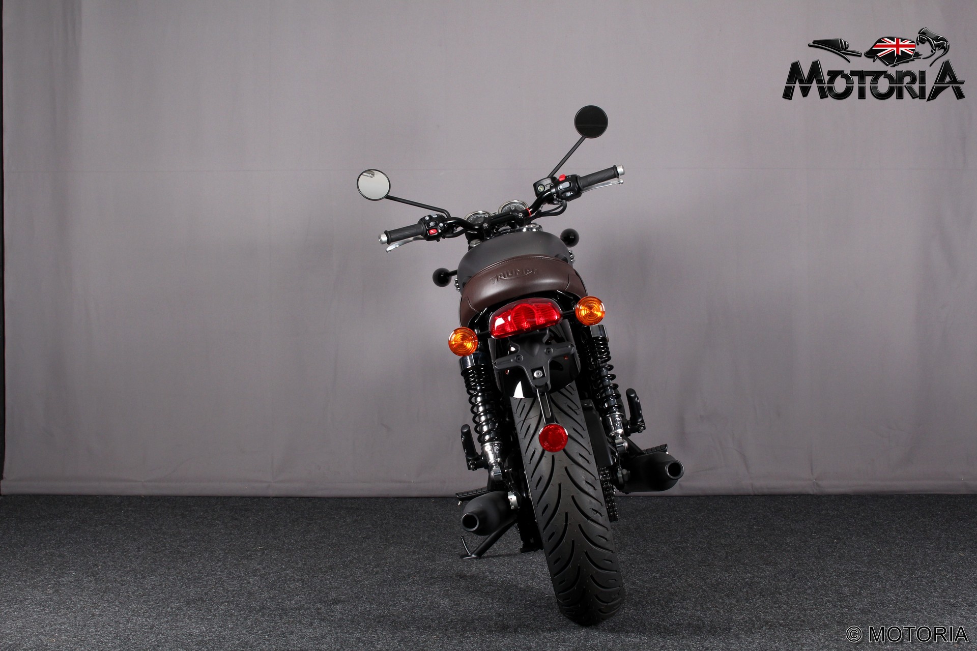 TRIUMPH Bonneville T120 Black (MY26 35kW / 58kW)-showroom-element-3