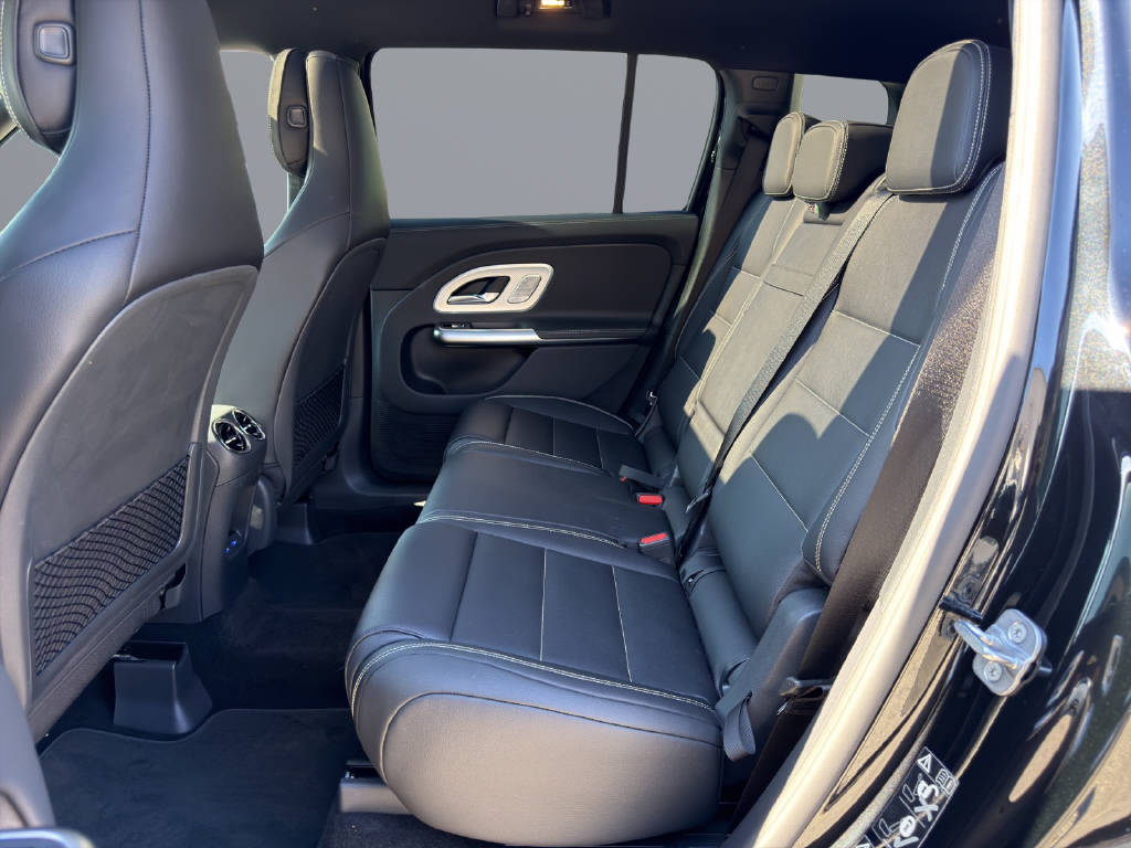 MERCEDES-BENZ GLB 220 4matic-image-13