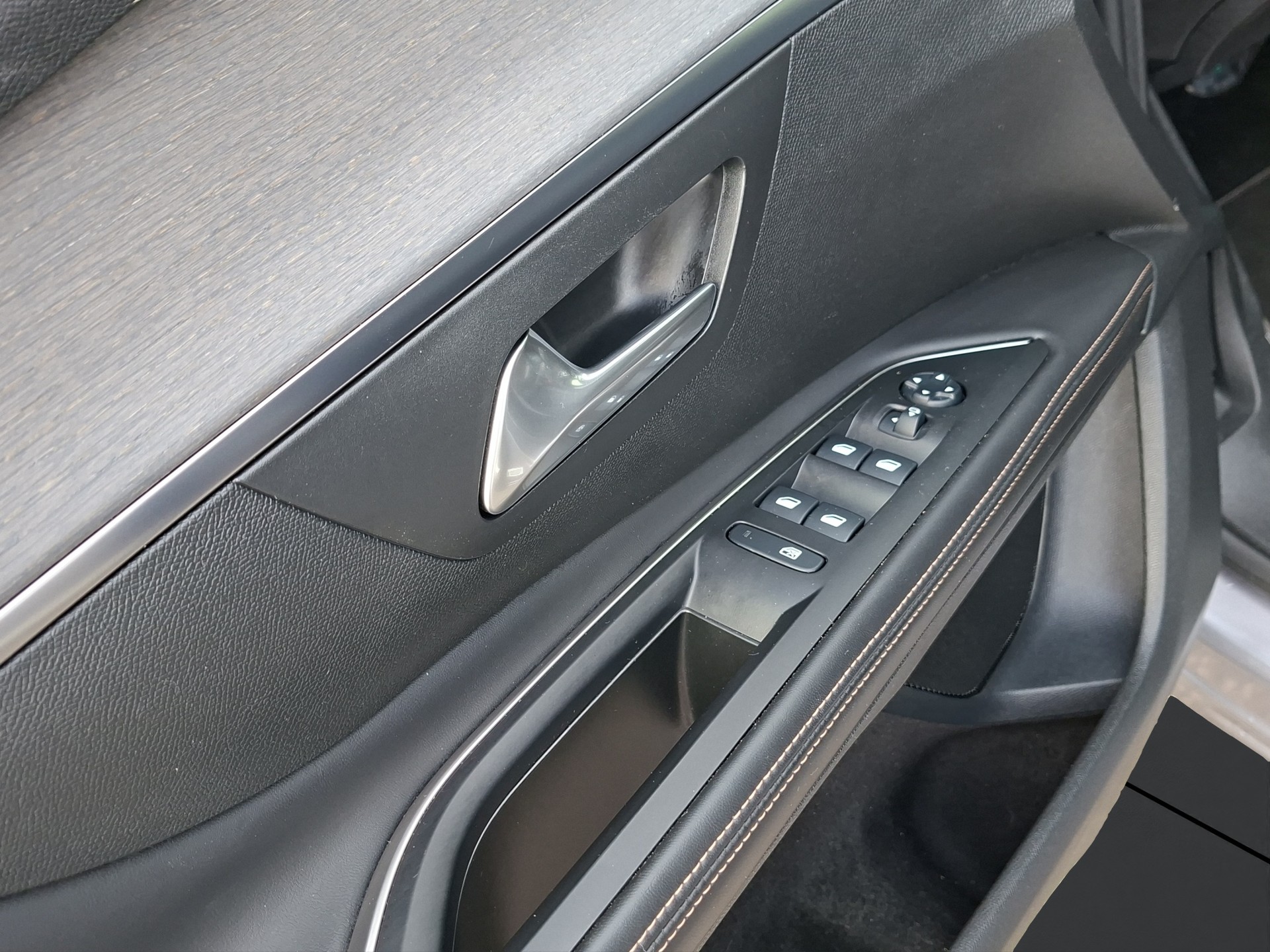 PEUGEOT 5008 2.0 BlueHDi GT EAT-image-13
