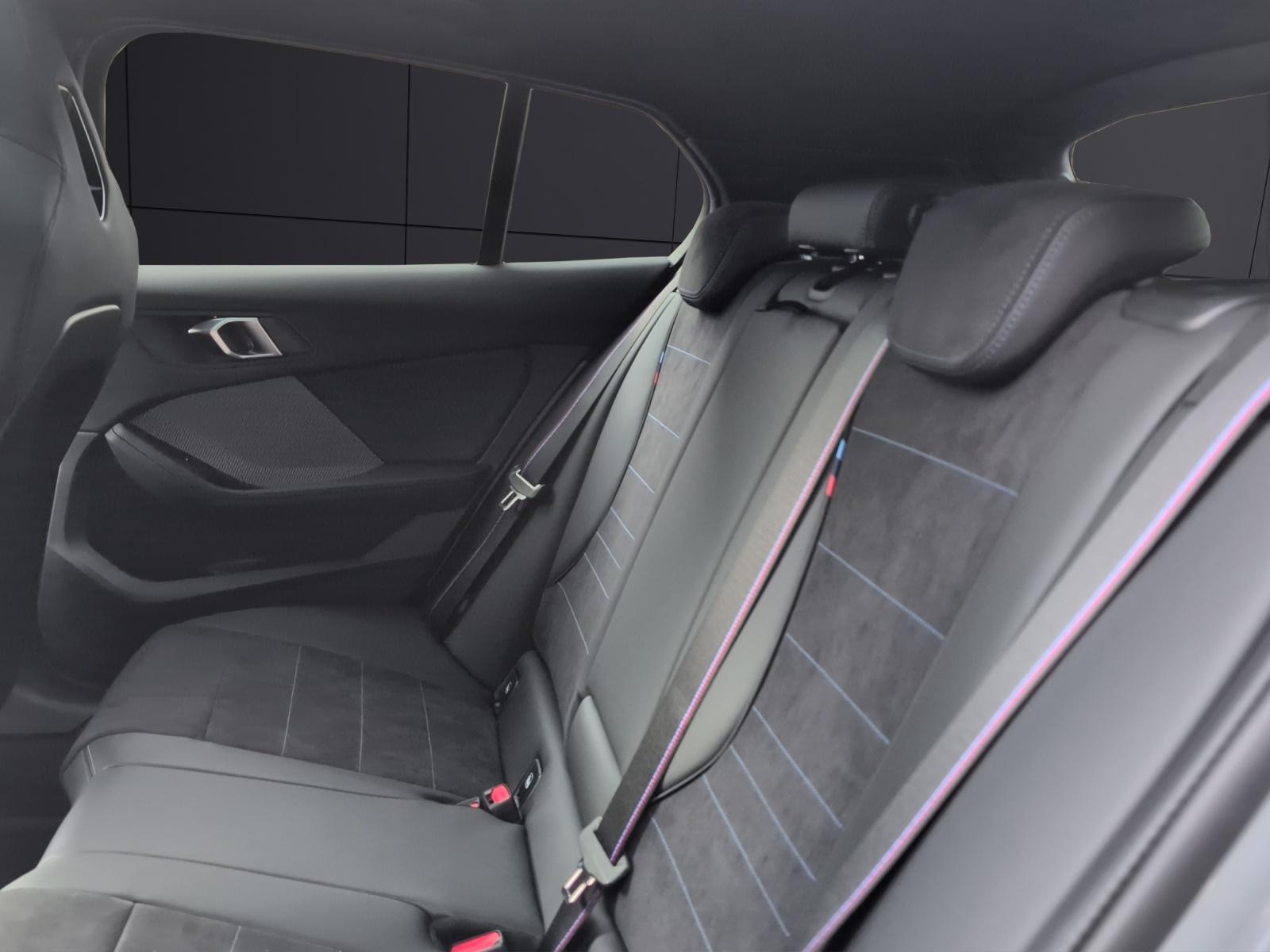 BMW 1er Reihe F70 M135i xDrive-image-12
