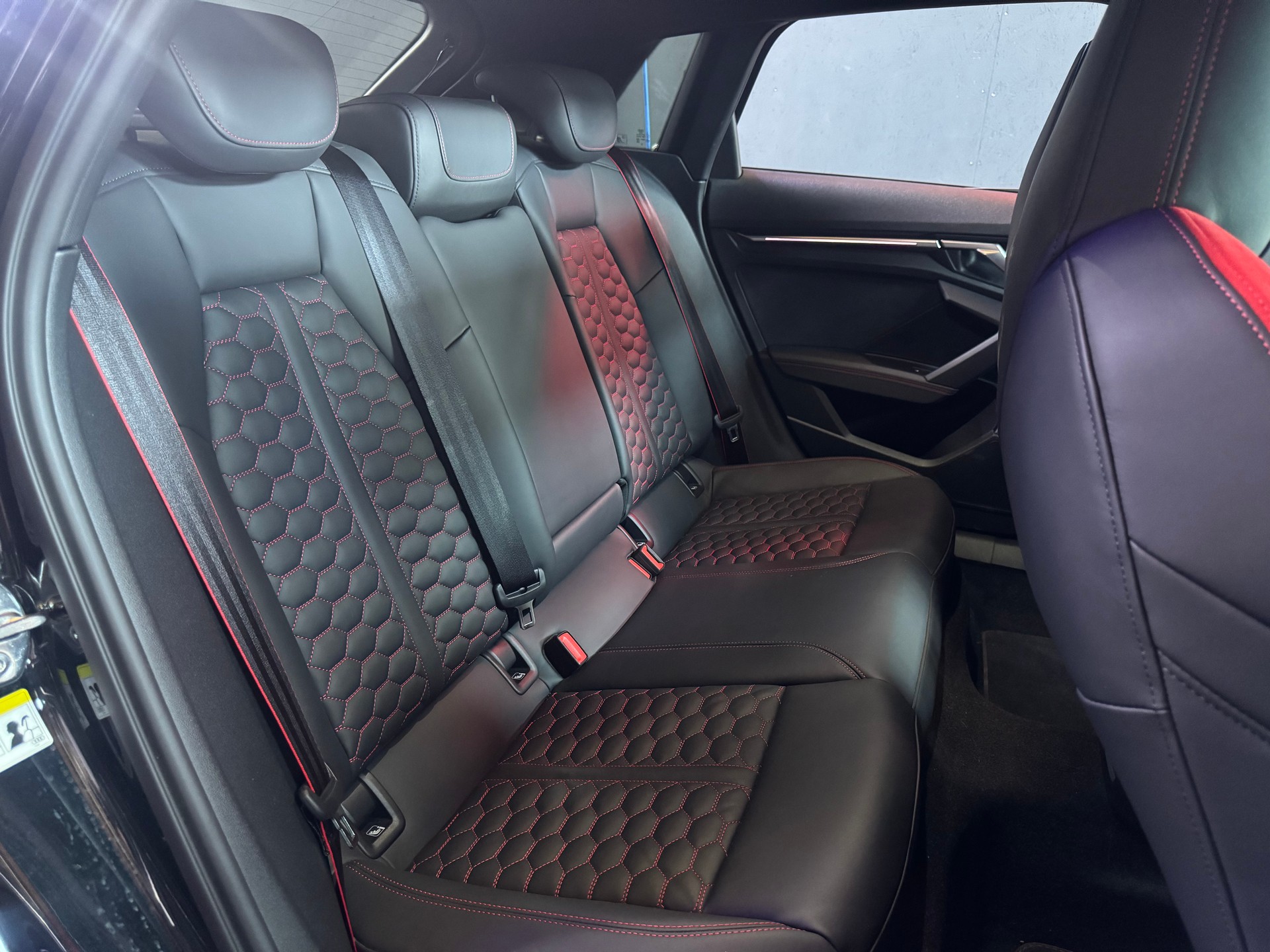 AUDI RS3 Sportback 2.5 TSI quattro S-tronic-image-15