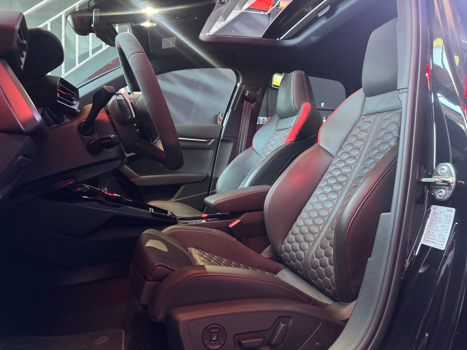 AUDI RS3 Sportback 2.5 TSI quattro S-tronic-image-11