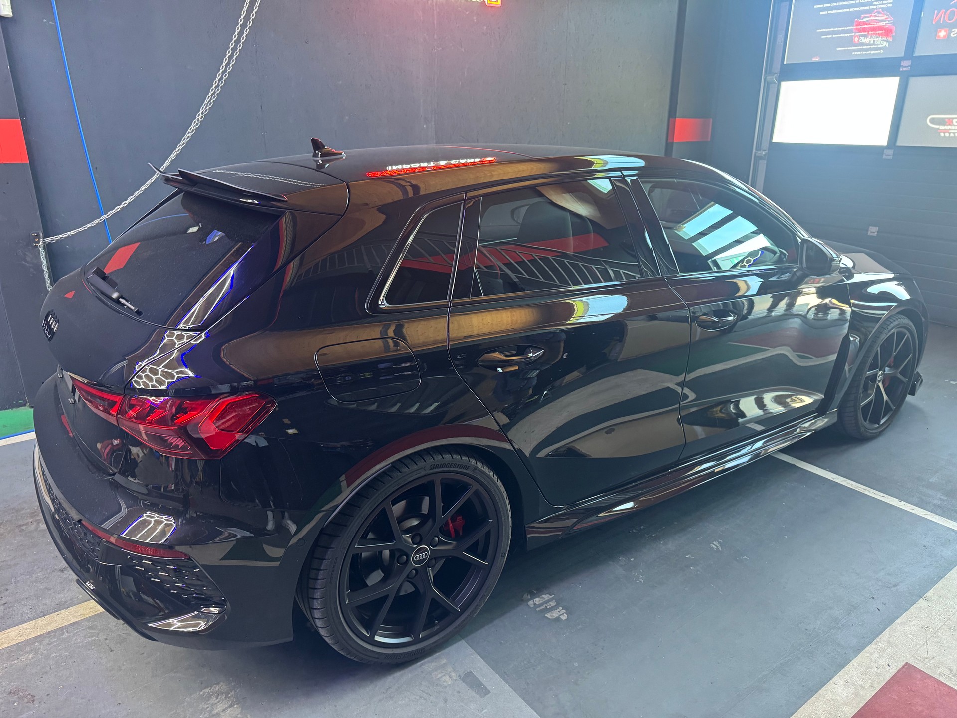 AUDI RS3 Sportback 2.5 TSI quattro S-tronic-image-2