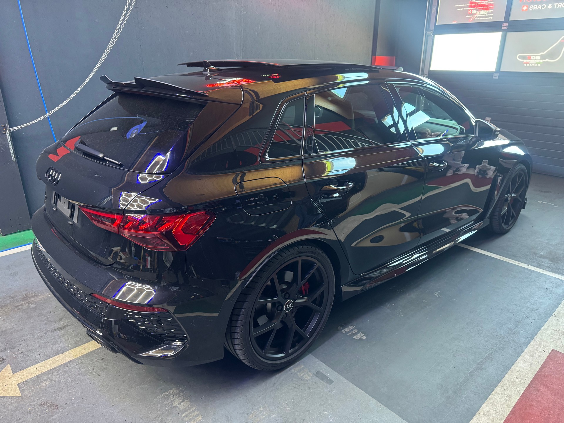 AUDI RS3 Sportback 2.5 TSI quattro S-tronic-image-5