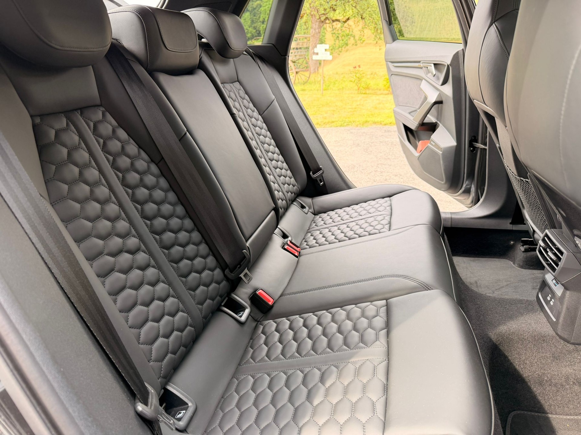 AUDI RS3 Sportback 2.5 TSI quattro S-tronic-image-11