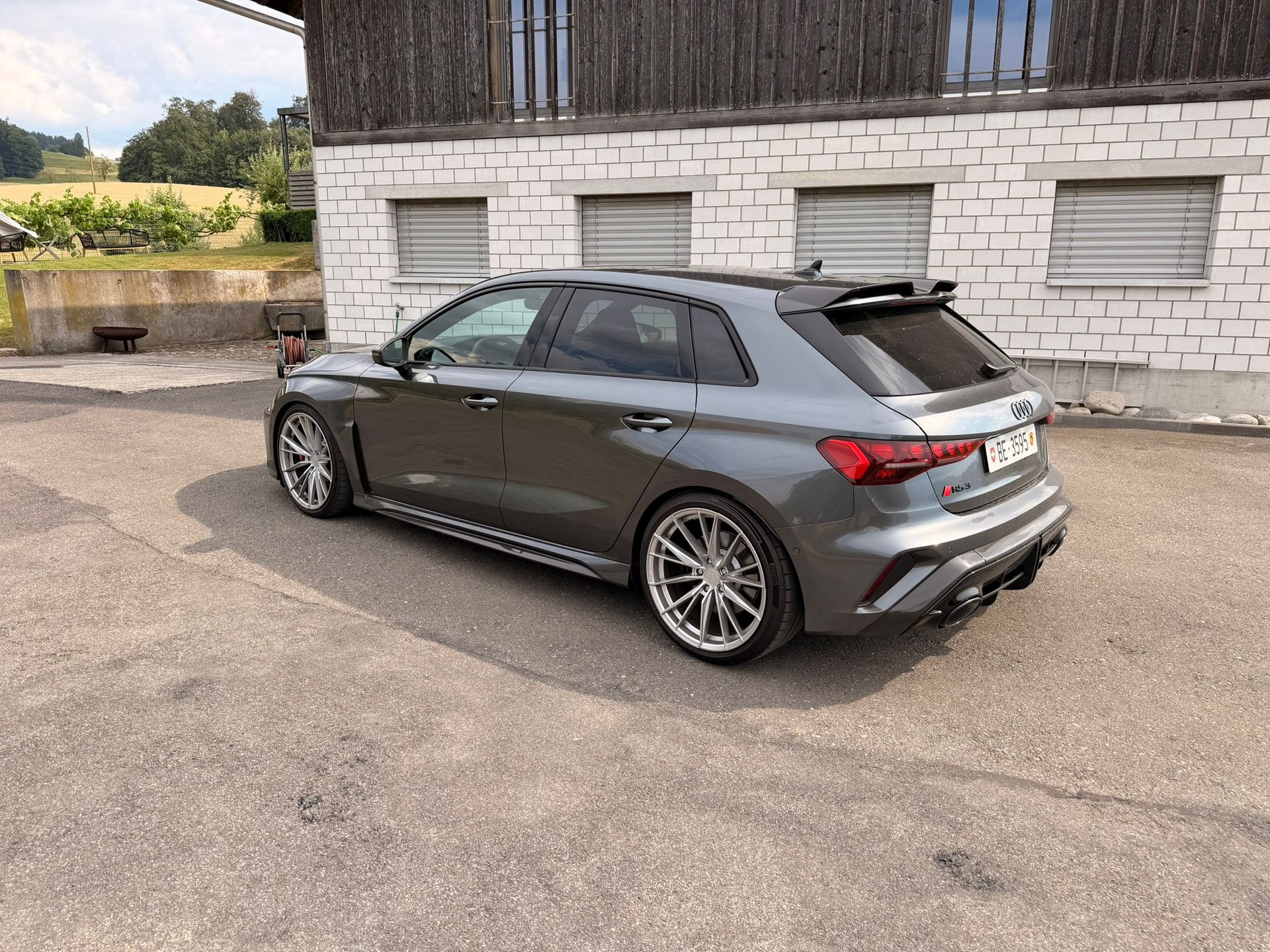 AUDI RS3 Sportback 2.5 TSI quattro S-tronic-image-2