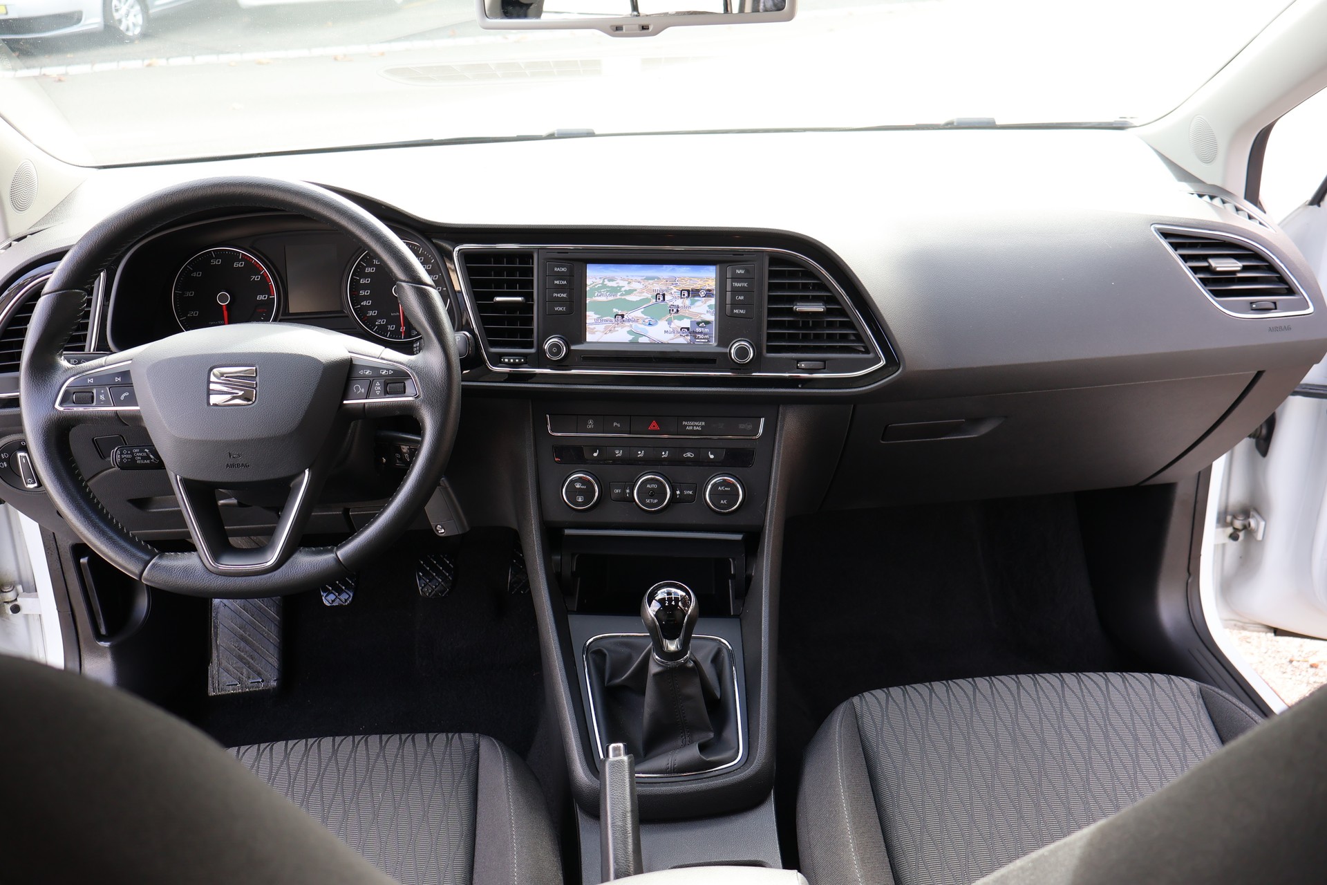SEAT Leon 1.2 TSI Style-image-10