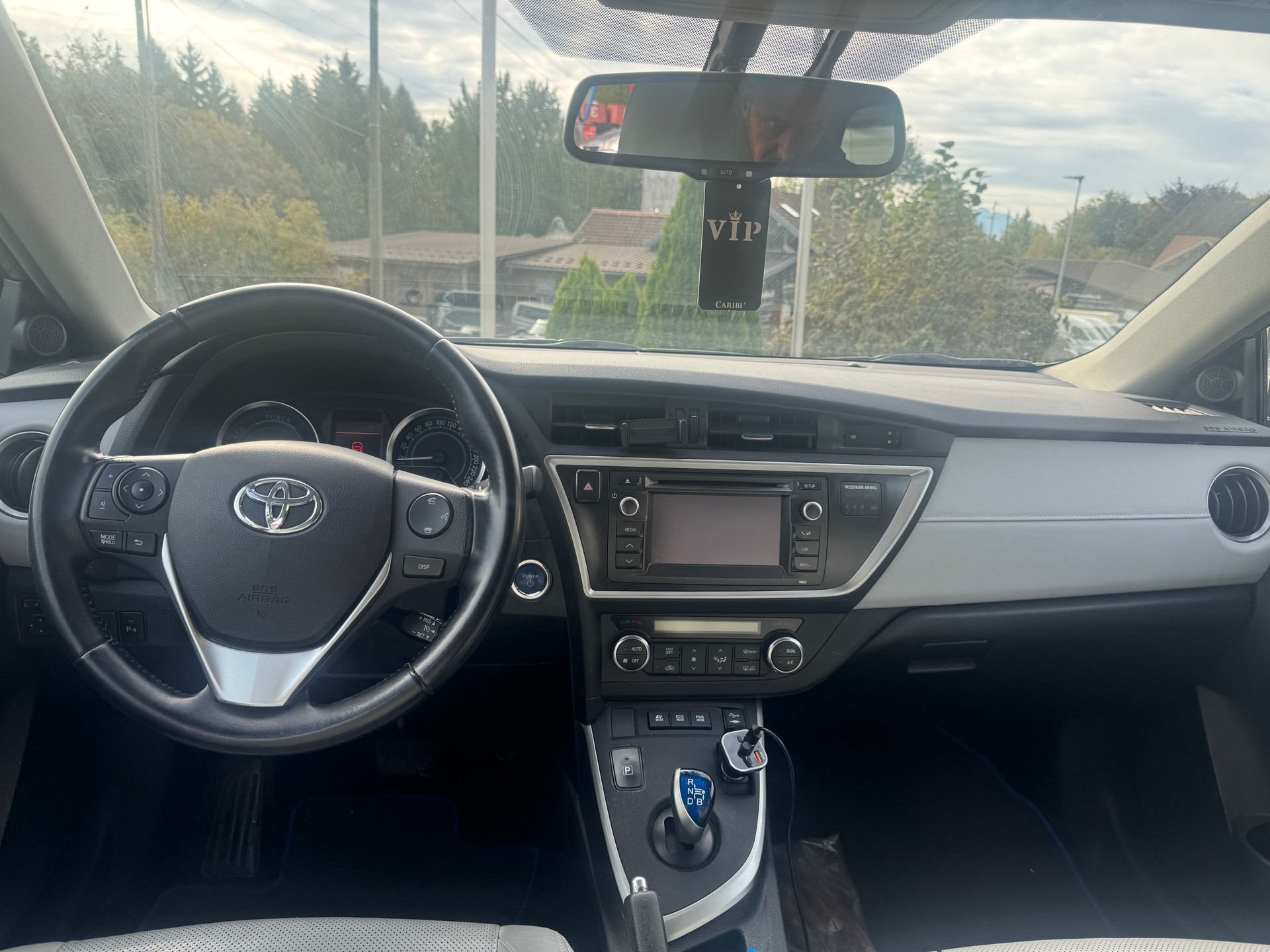 TOYOTA Auris Touring Sports 1.8 16V HSD Linea Luna-image-8