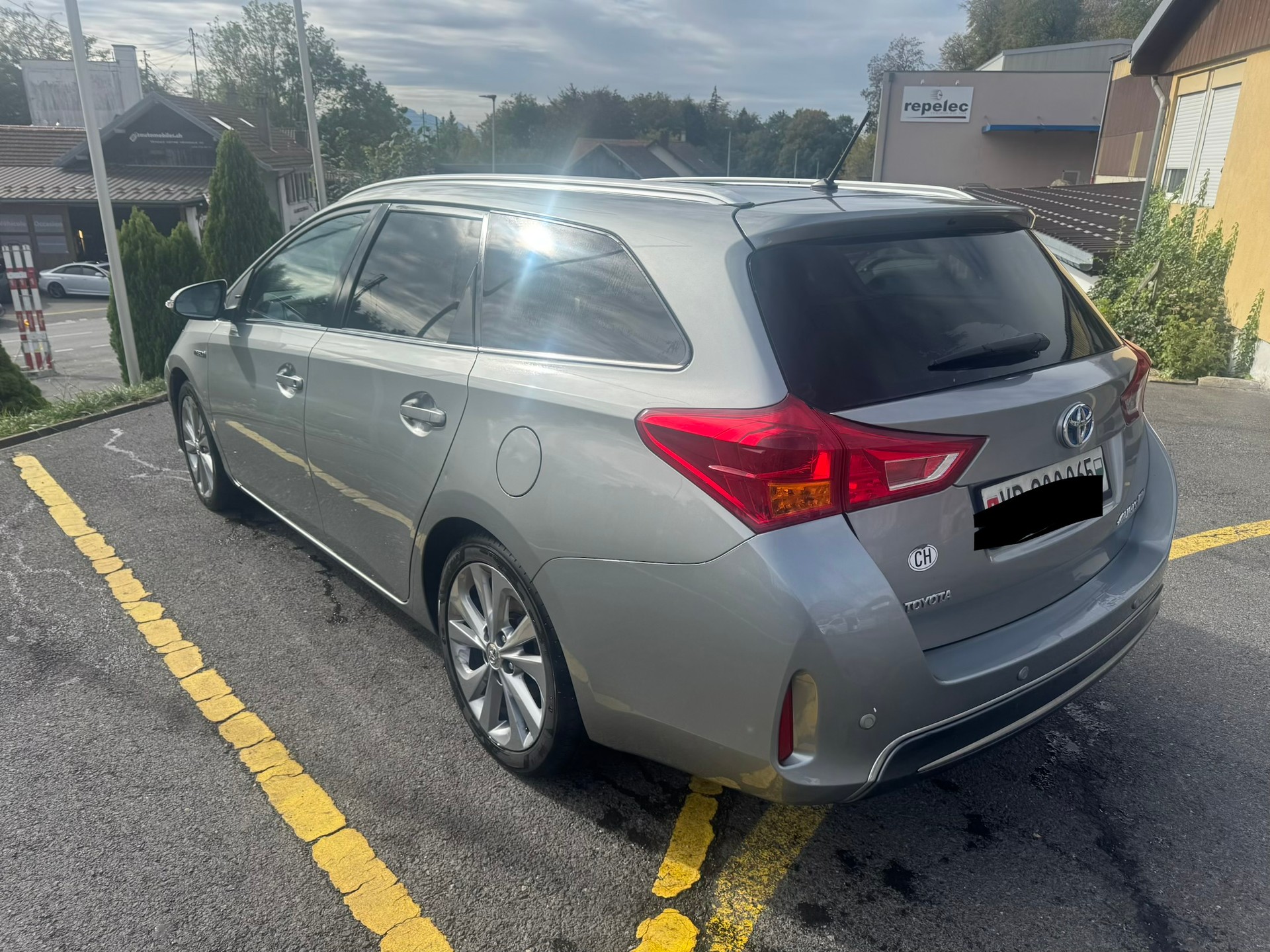 TOYOTA Auris Touring Sports 1.8 16V HSD Linea Luna-image-5