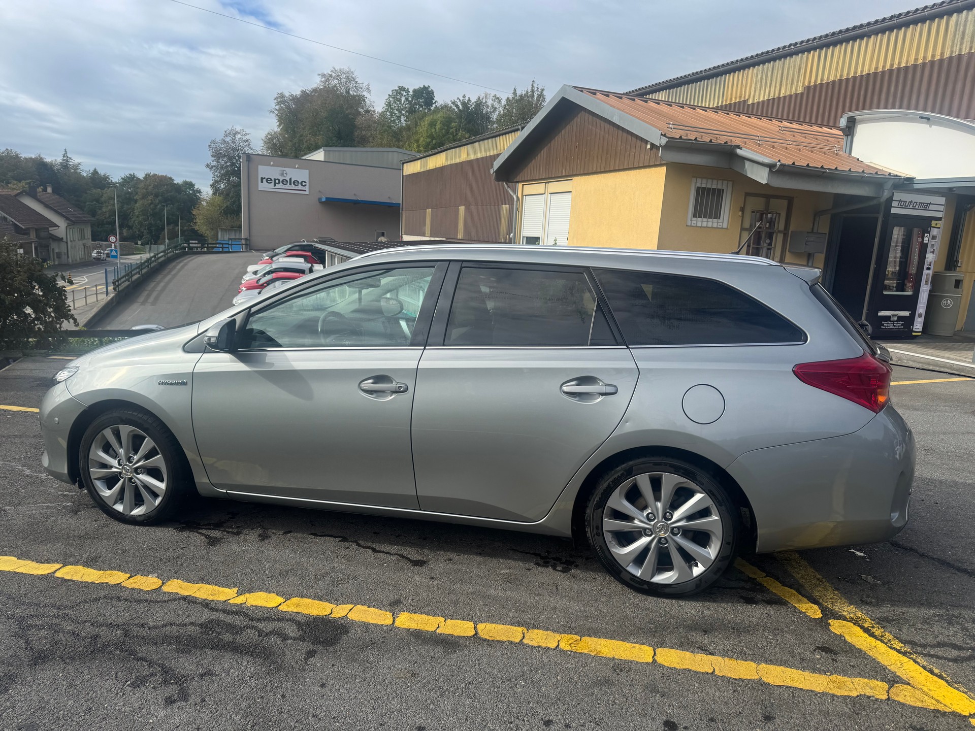 TOYOTA Auris Touring Sports 1.8 16V HSD Linea Luna-image-7