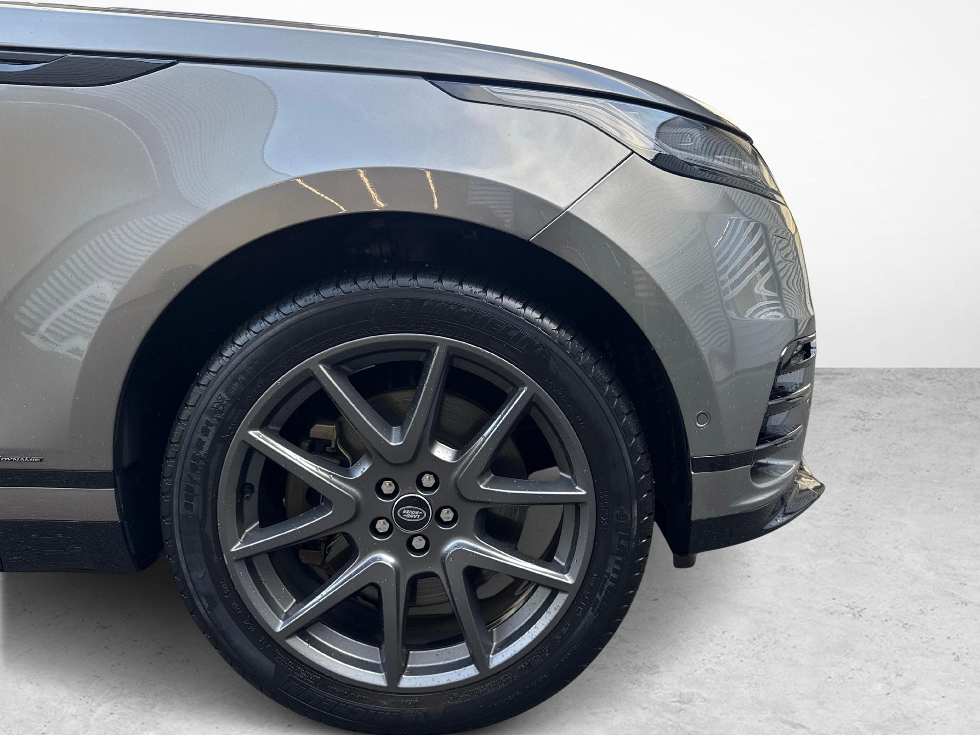 LAND ROVER Range Rover Velar 3.0 D I6 300 R-Dynamic HSE-image-12