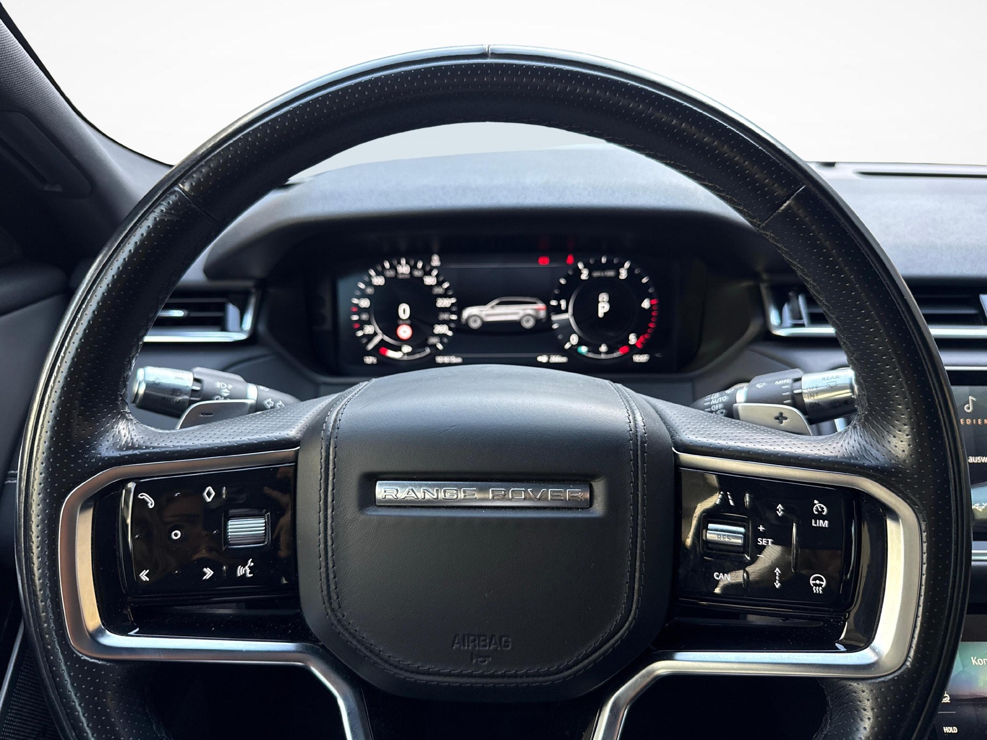 LAND ROVER Range Rover Velar 3.0 D I6 300 R-Dynamic HSE-image-16
