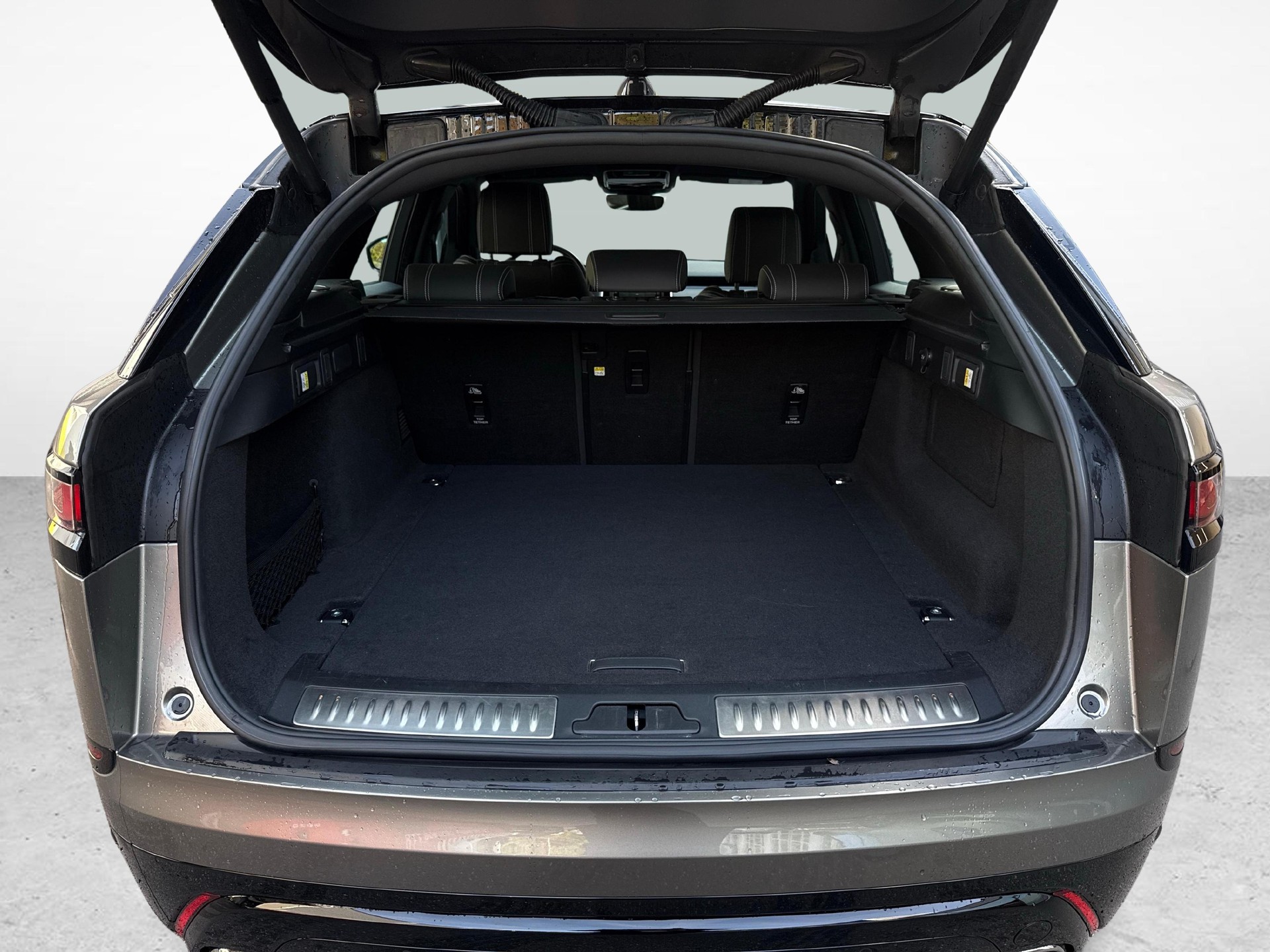 LAND ROVER Range Rover Velar 3.0 D I6 300 R-Dynamic HSE-image-11
