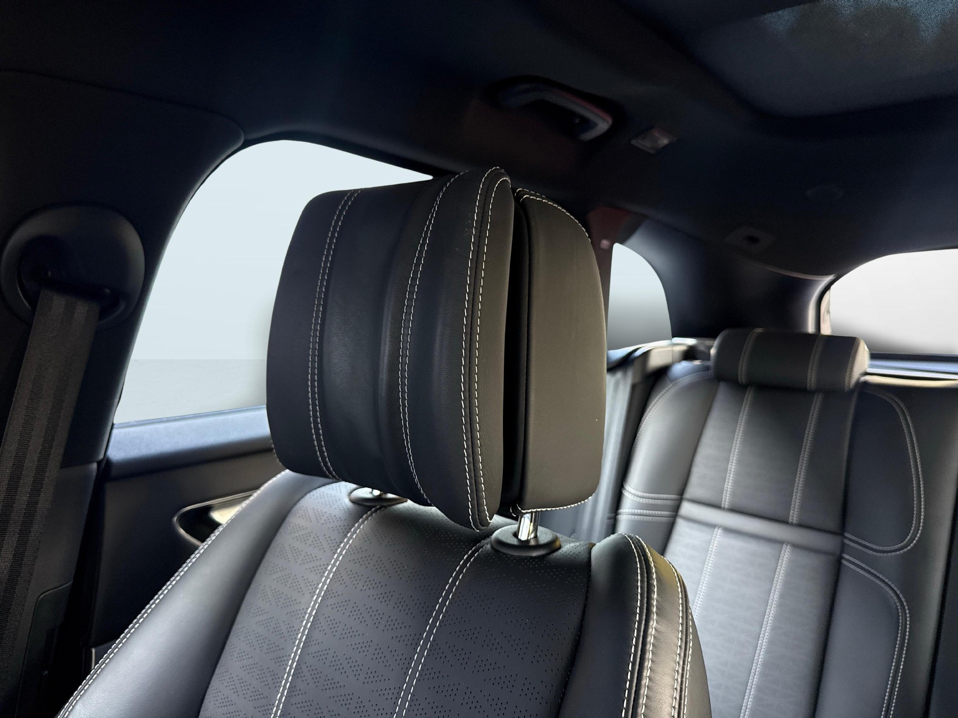 LAND ROVER Range Rover Velar 3.0 D I6 300 R-Dynamic HSE-image-17