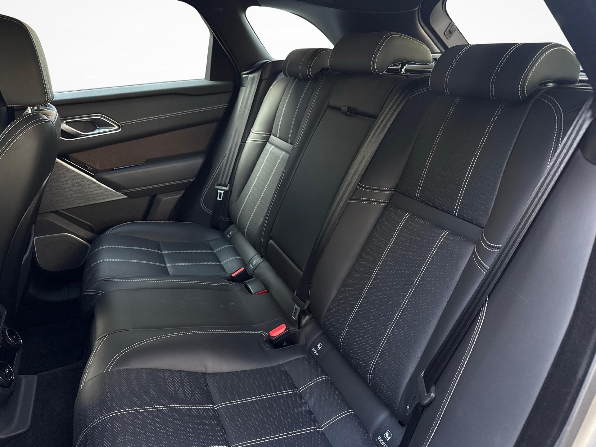 LAND ROVER Range Rover Velar 3.0 D I6 300 R-Dynamic HSE-image-10