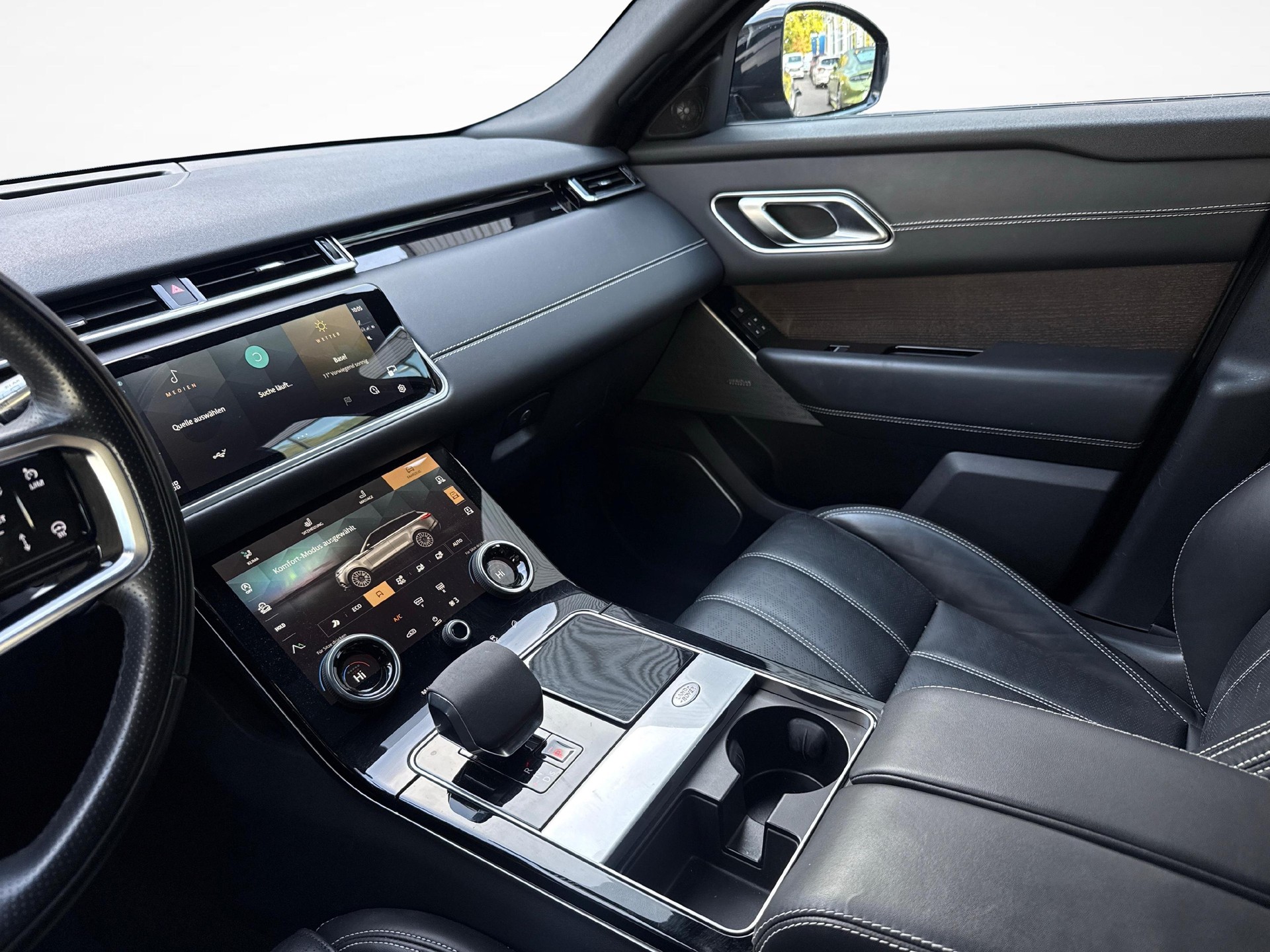 LAND ROVER Range Rover Velar 3.0 D I6 300 R-Dynamic HSE-image-14