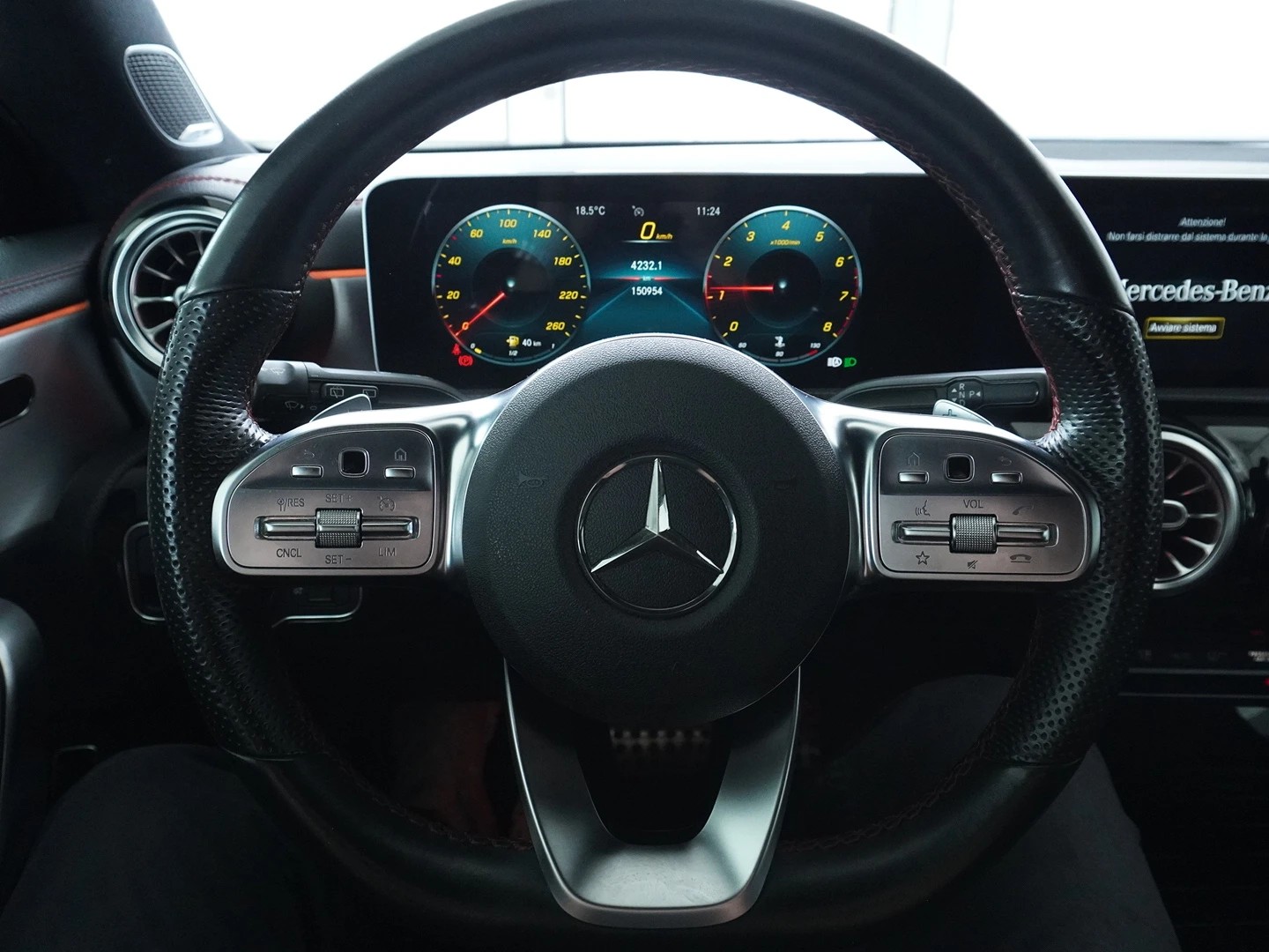 MERCEDES-BENZ CLA Shooting Brake 200 AMG Line 7G-DCT-image-5