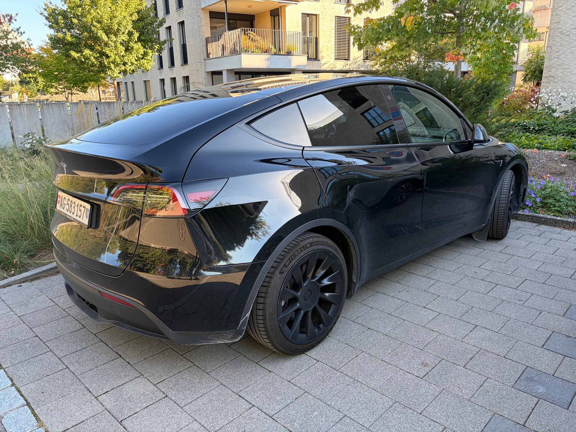 TESLA MODEL Y PREMIUM LFP RWD-image-4