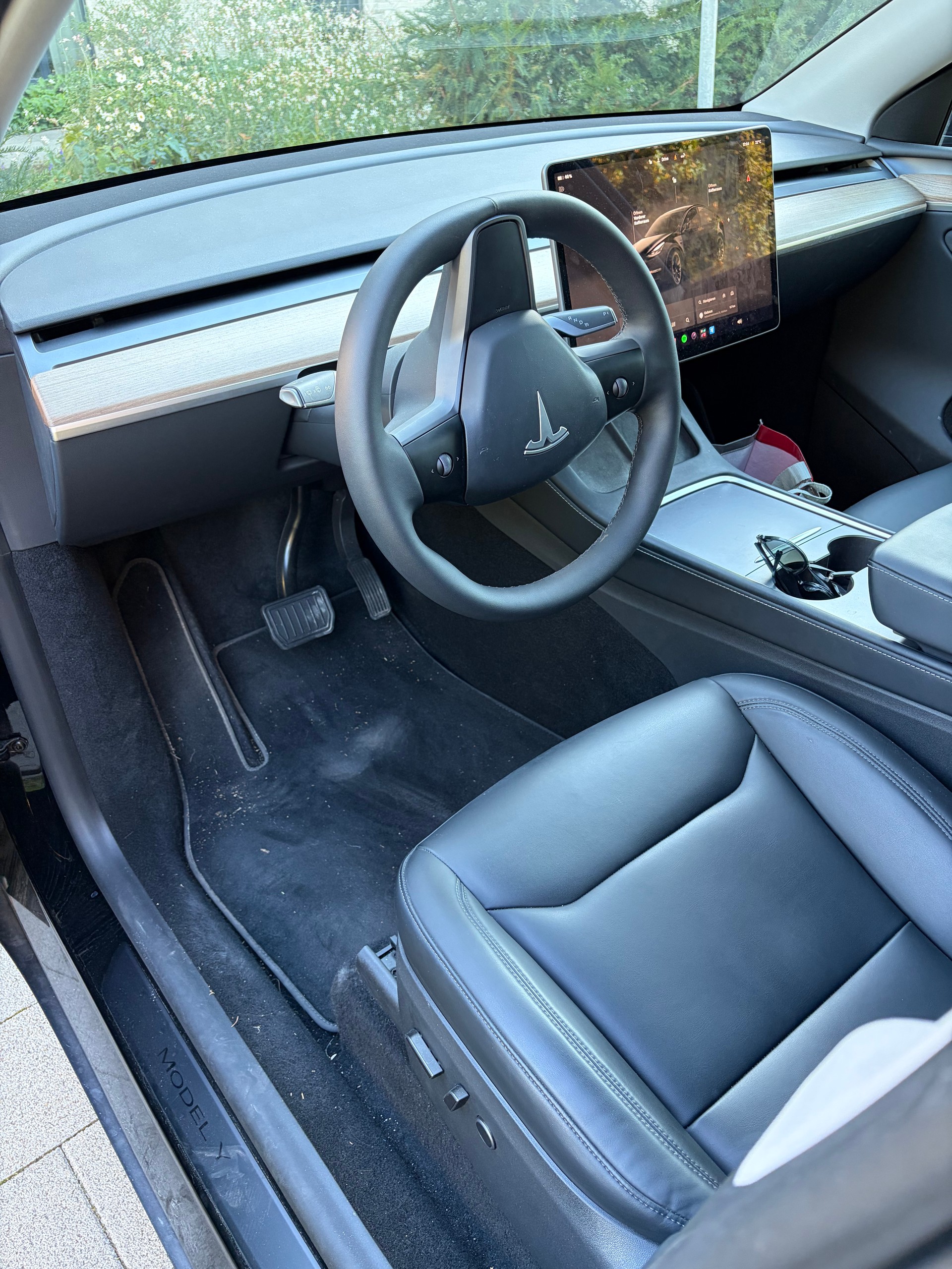 TESLA MODEL Y PREMIUM LFP RWD-image-1