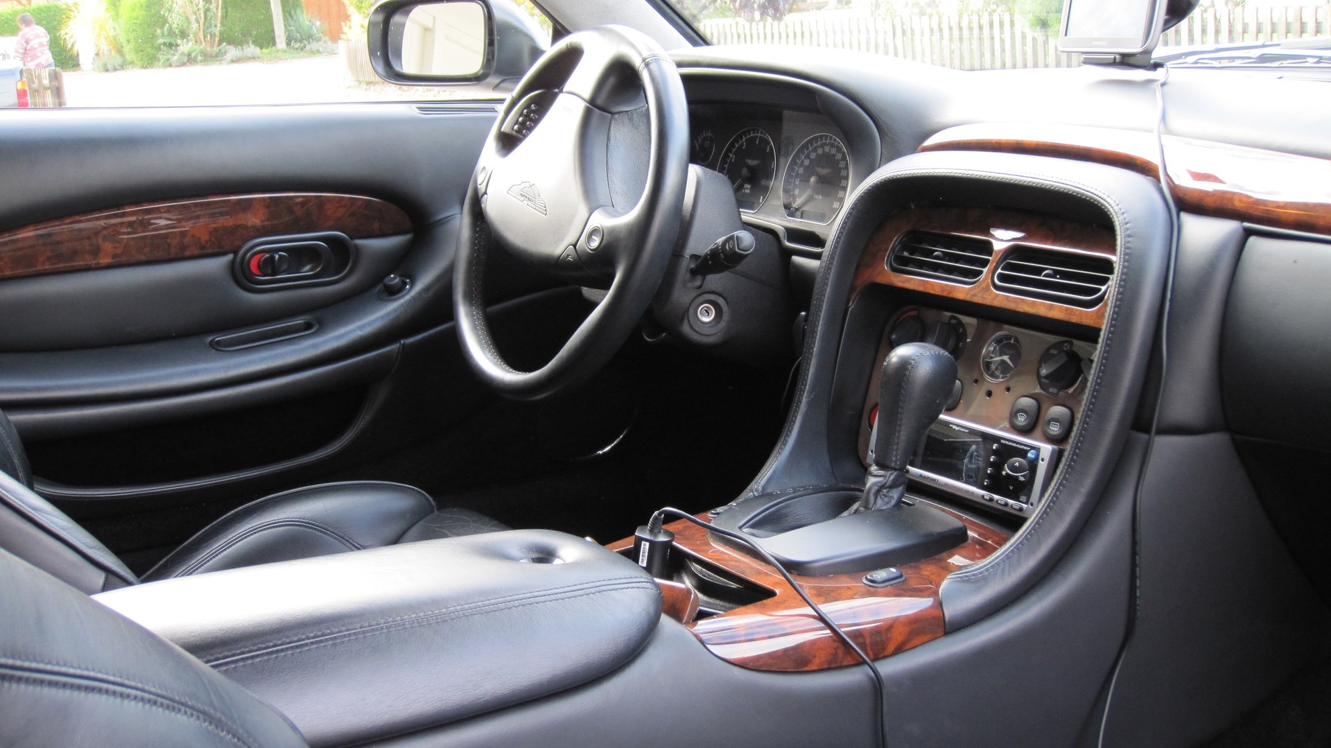 ASTON MARTIN DB7 Vantage-image-4