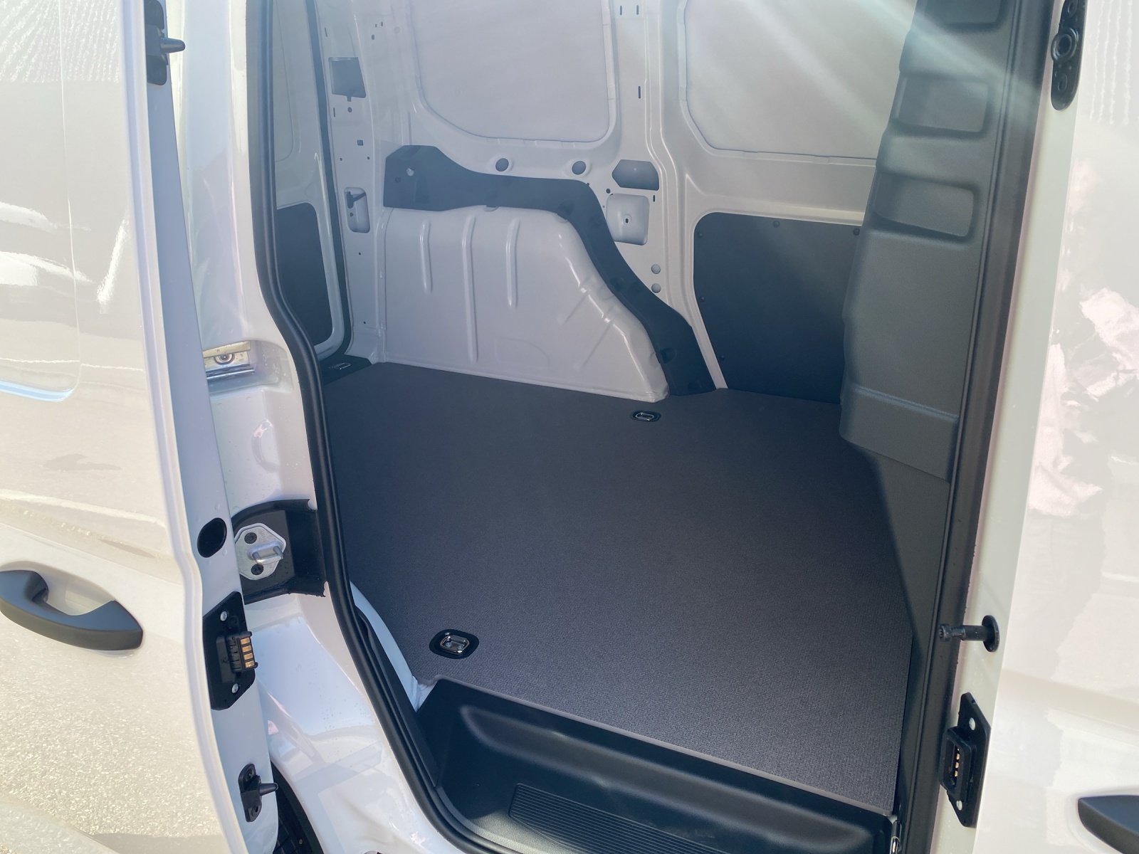 VW Caddy Cargo 2.0TDI Entry-image-11