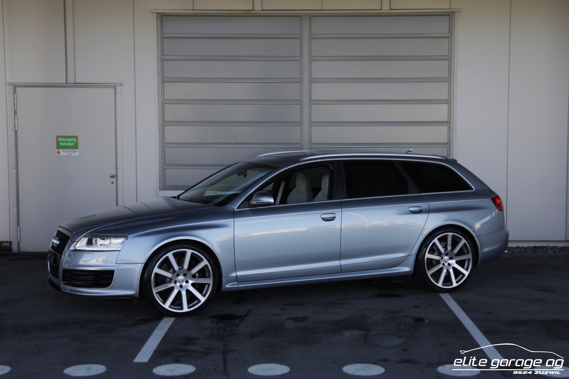 AUDI RS6 Avant 5.0 TFSI V10 quattro tiptronic-image-0
