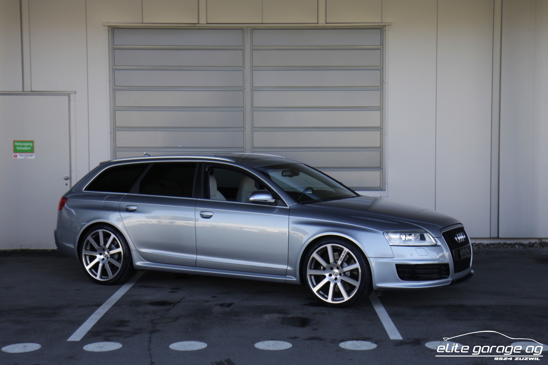 AUDI RS6 Avant 5.0 TFSI V10 quattro tiptronic-image-6
