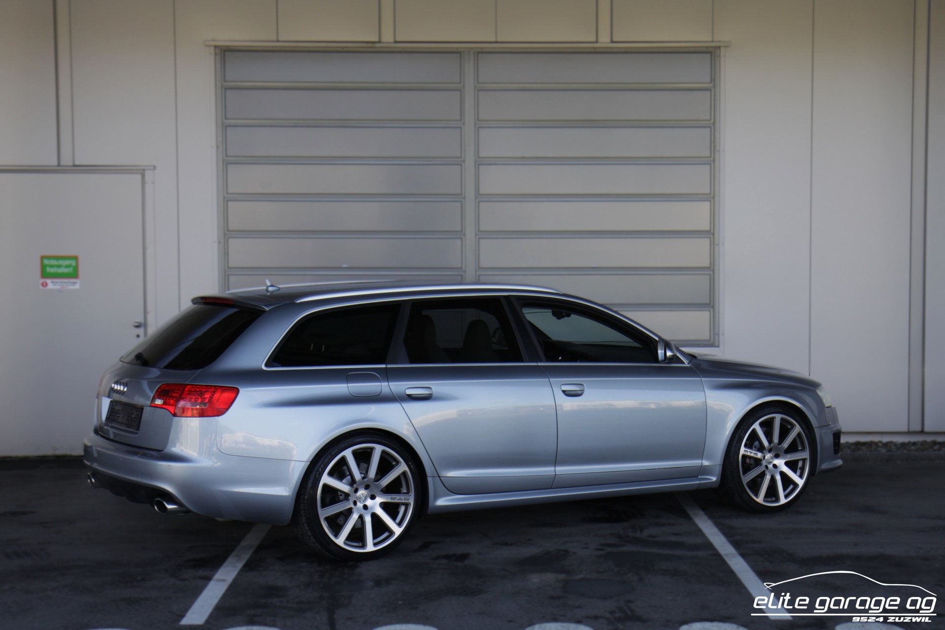 AUDI RS6 Avant 5.0 TFSI V10 quattro tiptronic-image-4