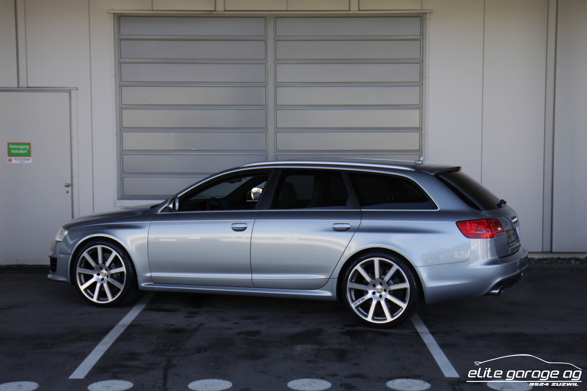 AUDI RS6 Avant 5.0 TFSI V10 quattro tiptronic-image-2