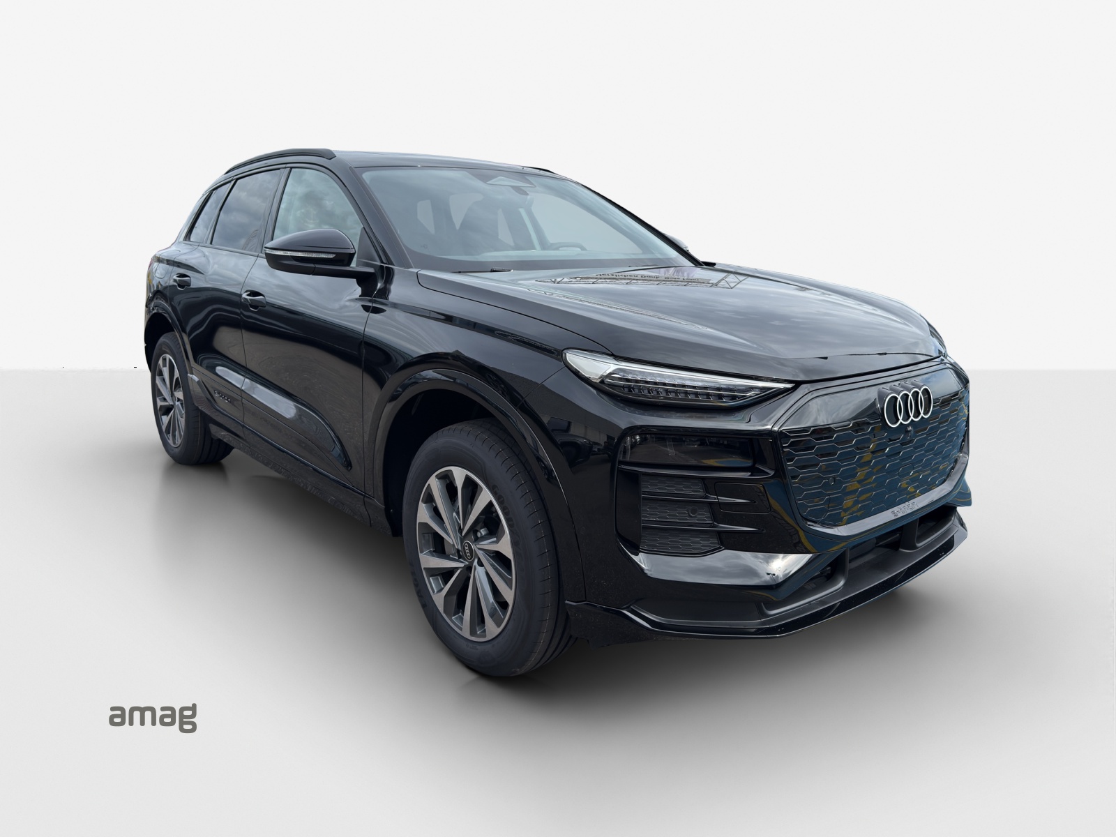 AUDI Q6 e-tron quattro-image-5