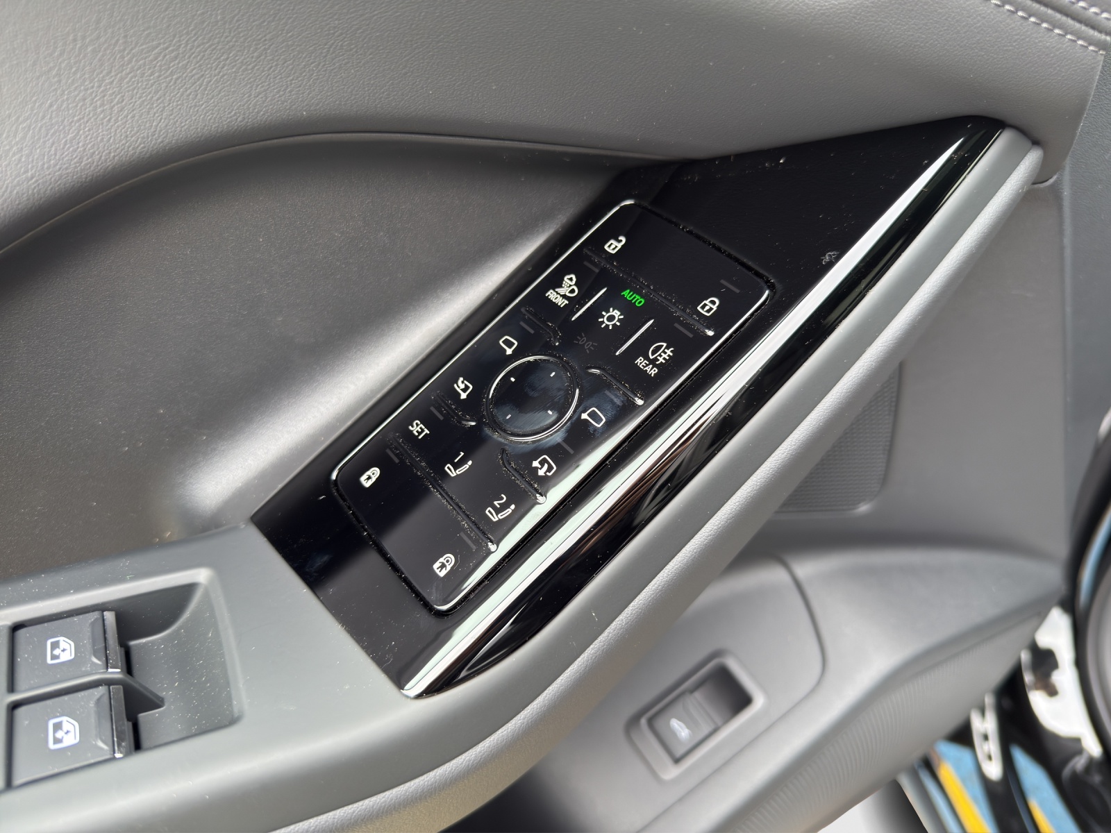 AUDI Q6 e-tron quattro-image-15